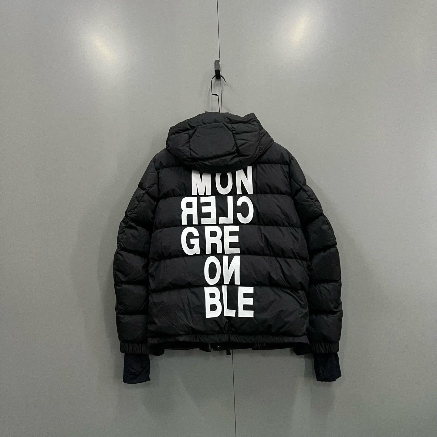 Moncler Moncler Down Printed Black Heavy Coat xxs Men Size US XXS / EU 40 - 2 Thumbnail