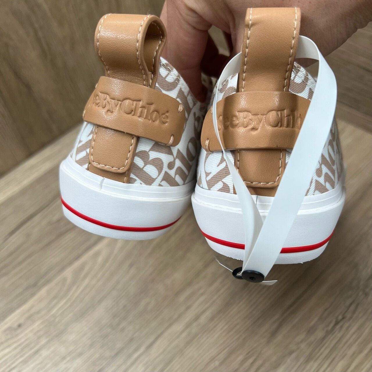Chloe Chloe Retro White Lowtop Sneakers us_7 Women Size US 7 / IT 37 - 5 Thumbnail