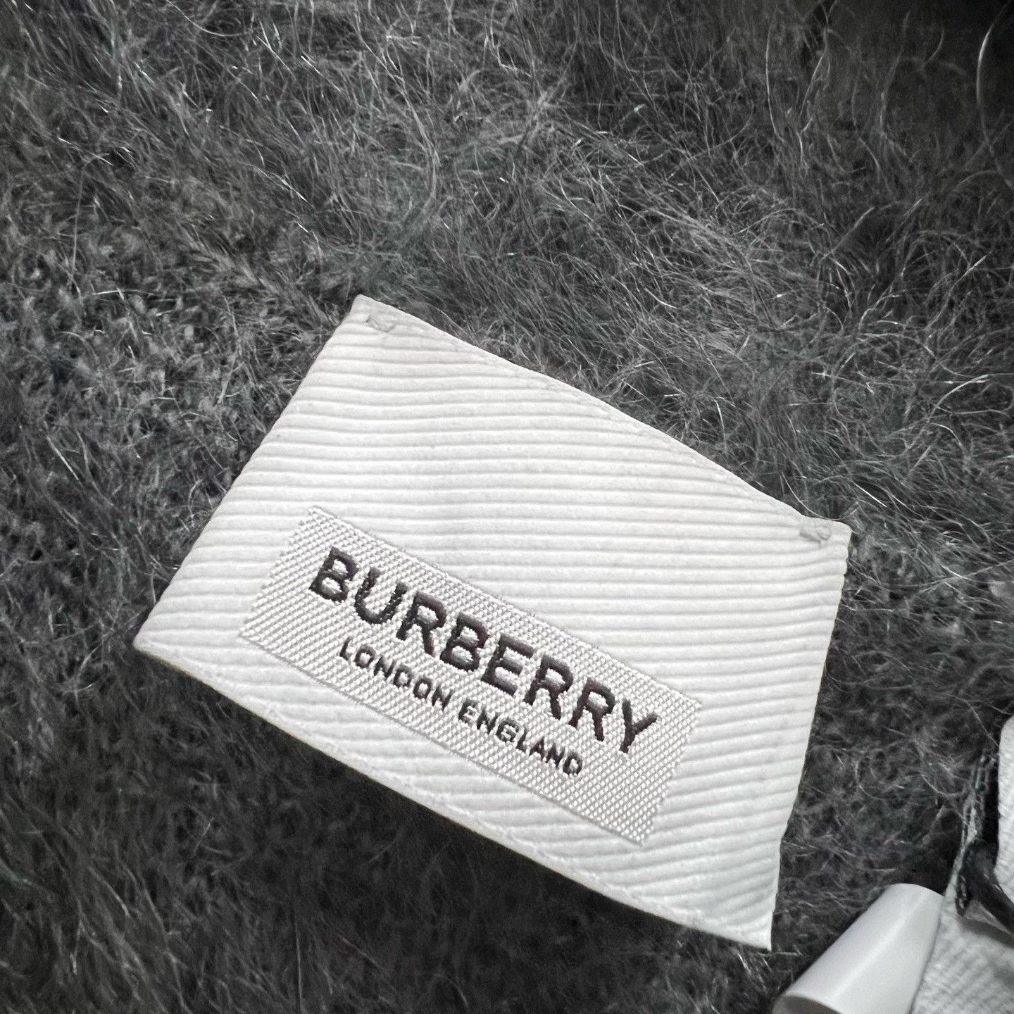 Burberry Burberry Plaid Sweater S Women Size S / US 4 / IT 40 - 4 Thumbnail