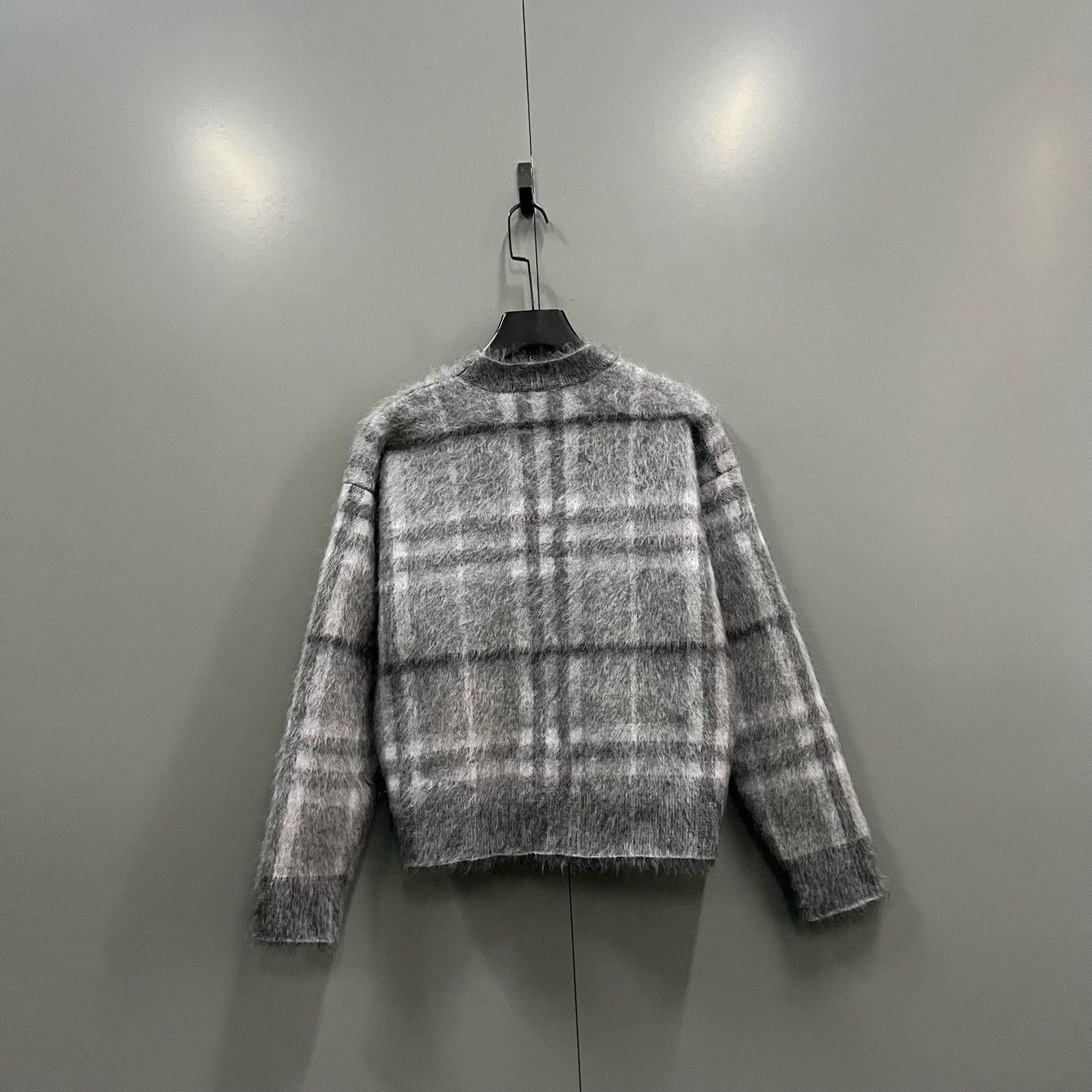 Burberry Burberry Plaid Sweater S Women Size S / US 4 / IT 40 - 2 Thumbnail