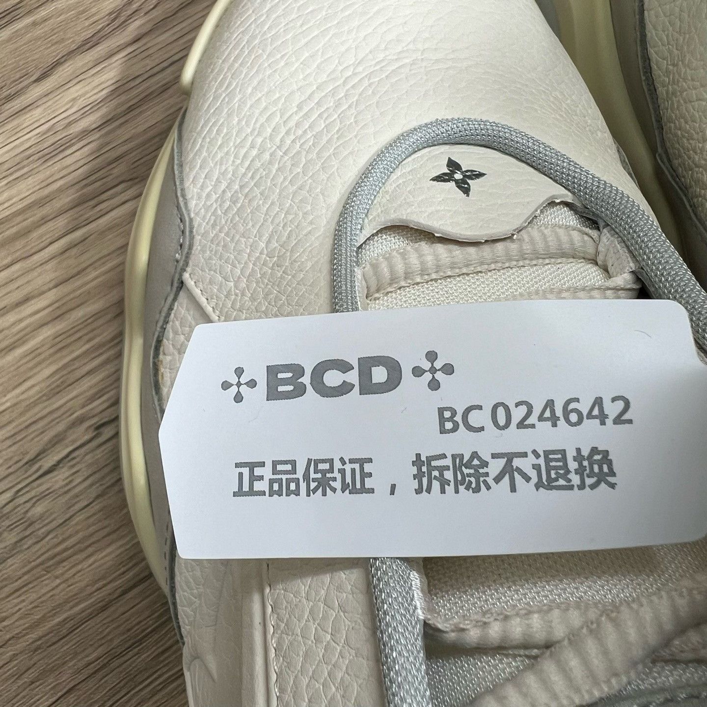 Louis Vuitton Louis Vuitton Training White Lowtop Sneakers 8 Men Size US 8 / EU 41 - 8 Thumbnail