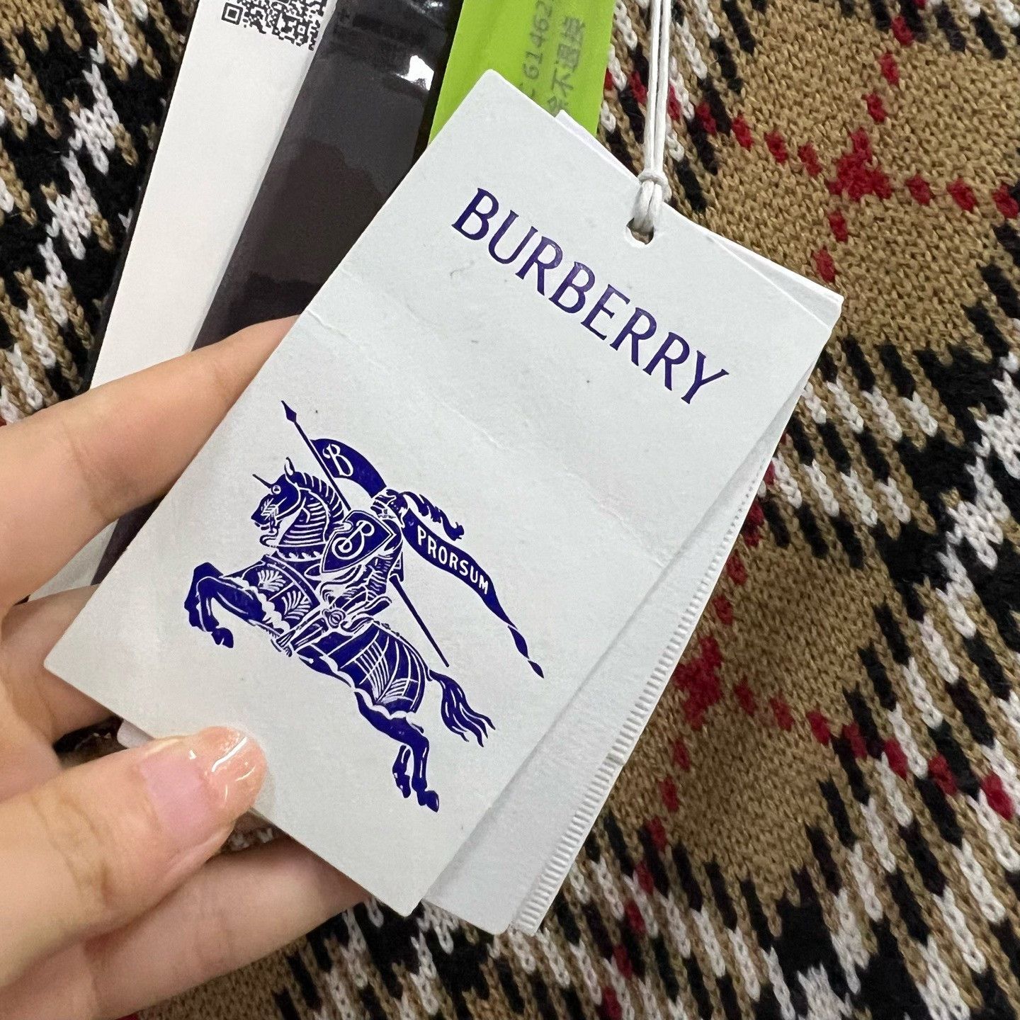 Burberry Burberry Plaid Sweater M Women Size M / US 6-8 / IT 42-44 - 5 Thumbnail