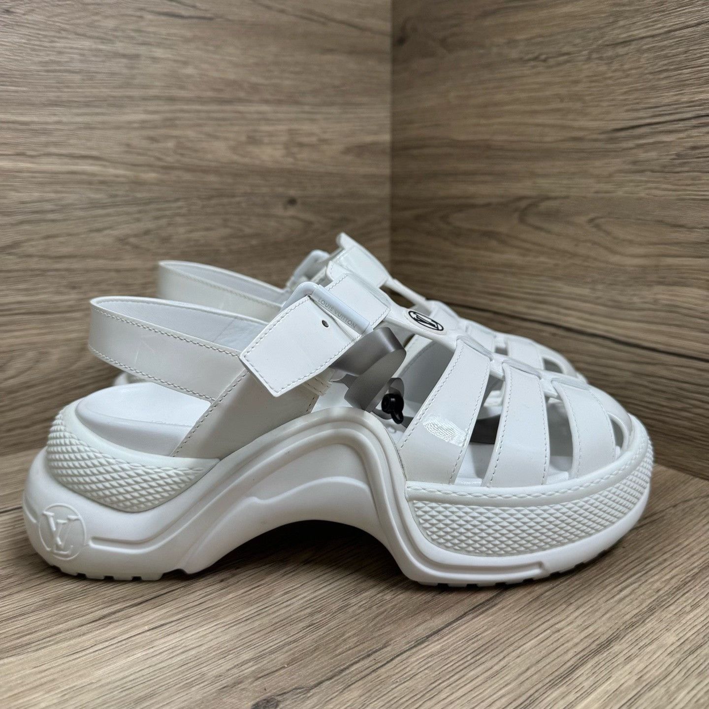 Louis Vuitton Louis Vuitton White Sandals us_7 Women Size US 7 / IT 37 - 4 Thumbnail