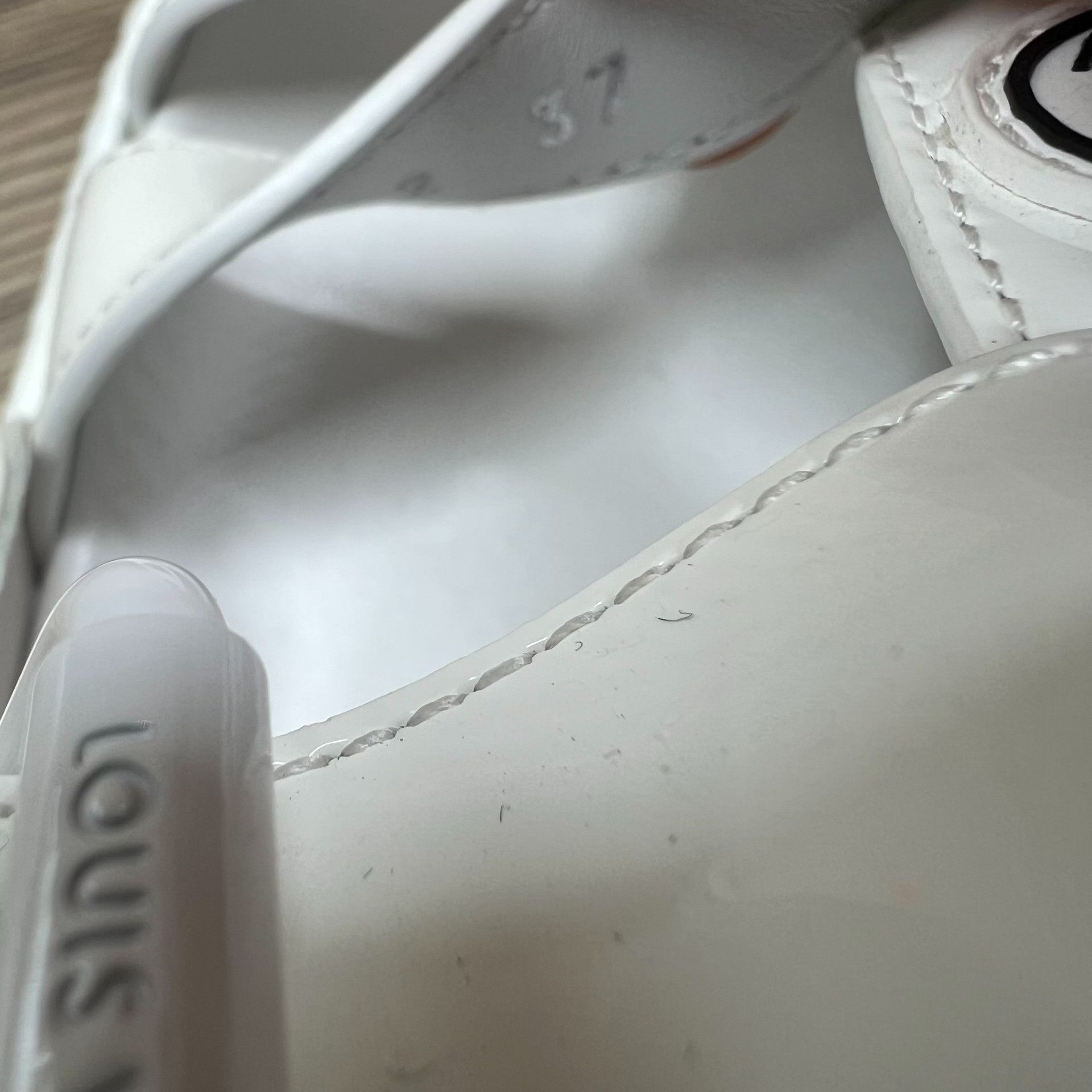 Louis Vuitton Louis Vuitton White Sandals us_7 Women Size US 7 / IT 37 - 7 Thumbnail