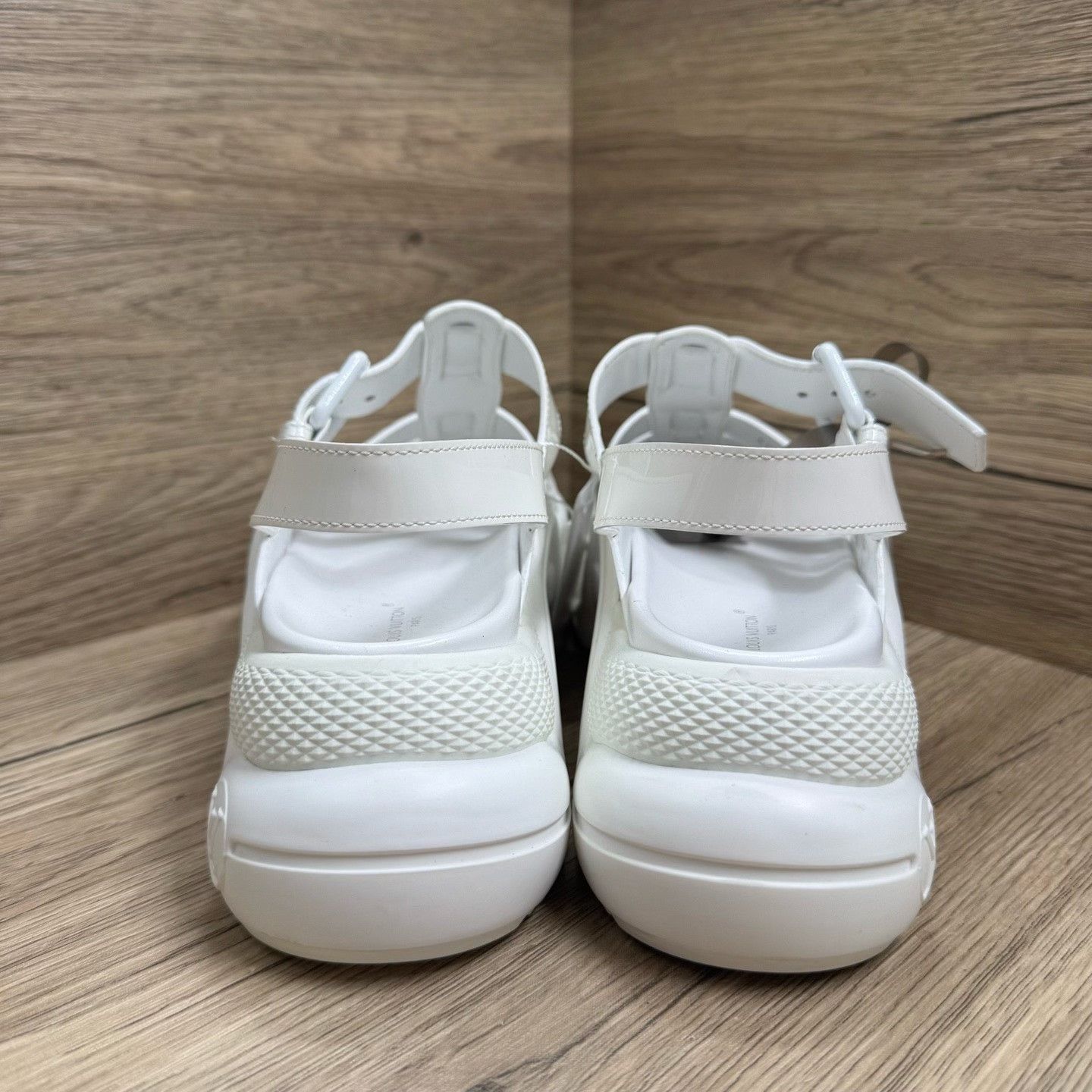 Louis Vuitton Louis Vuitton White Sandals us_7 Women Size US 7 / IT 37 - 5 Thumbnail