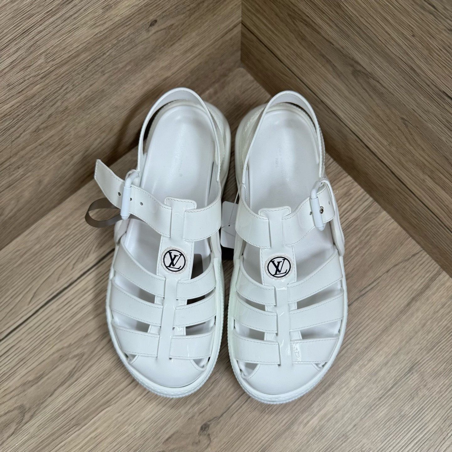 Louis Vuitton Louis Vuitton White Sandals us_7 Women Size US 7 / IT 37 - 3 Thumbnail