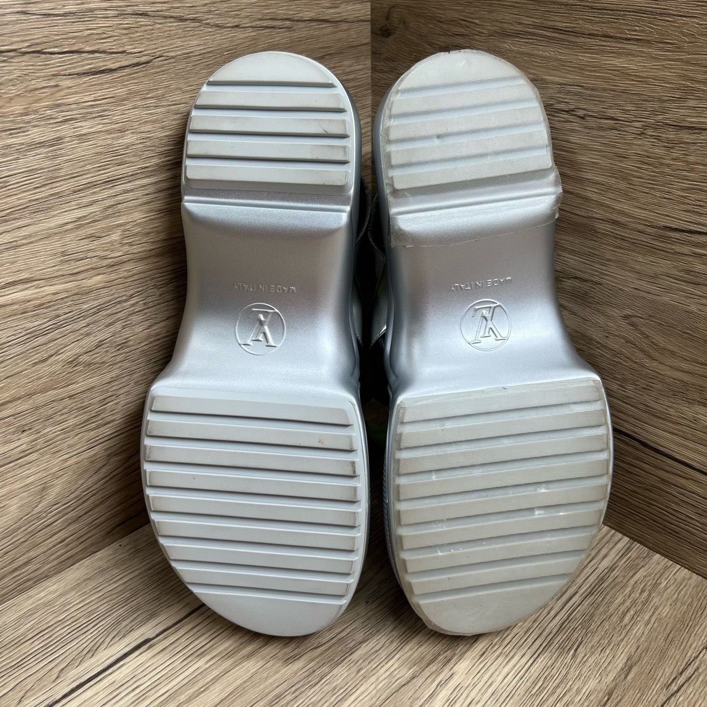 Louis Vuitton Louis Vuitton Silver Sandals us_6 Women Size US 6 / IT 36 - 5 Thumbnail