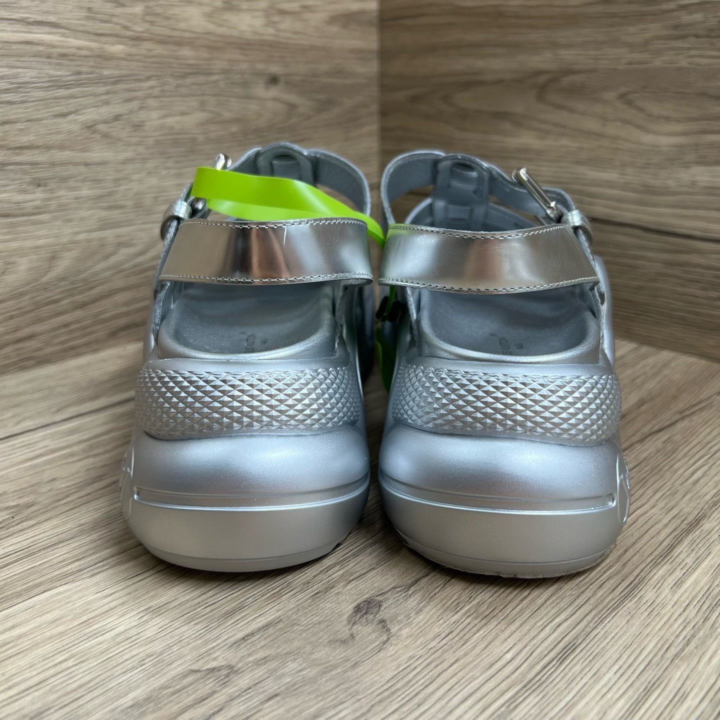 Louis Vuitton Louis Vuitton Silver Sandals us_6 Women Size US 6 / IT 36 - 4 Thumbnail