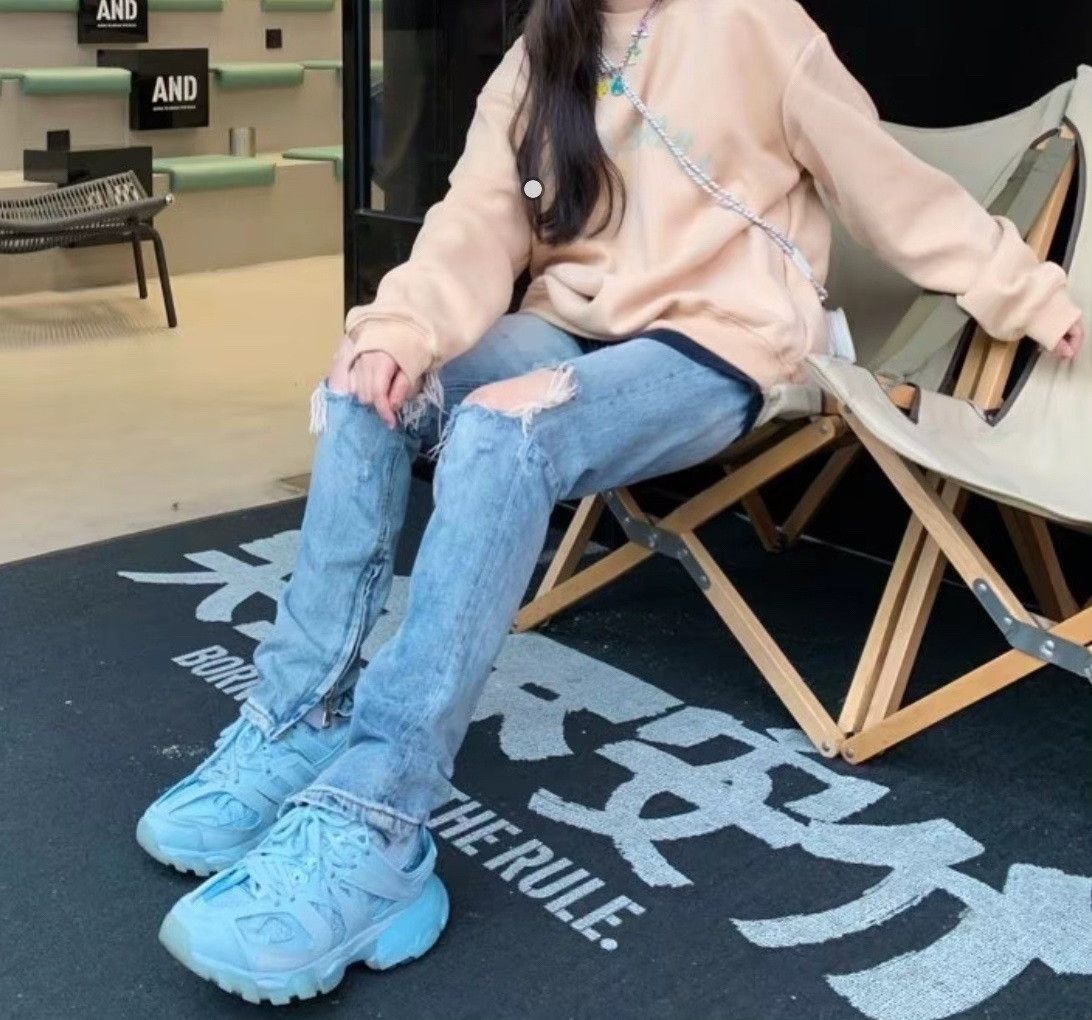 Balenciaga Balenciaga Blue Lowtop Sneakers us_8 Women Size US 8 / IT 38 - 2 Thumbnail