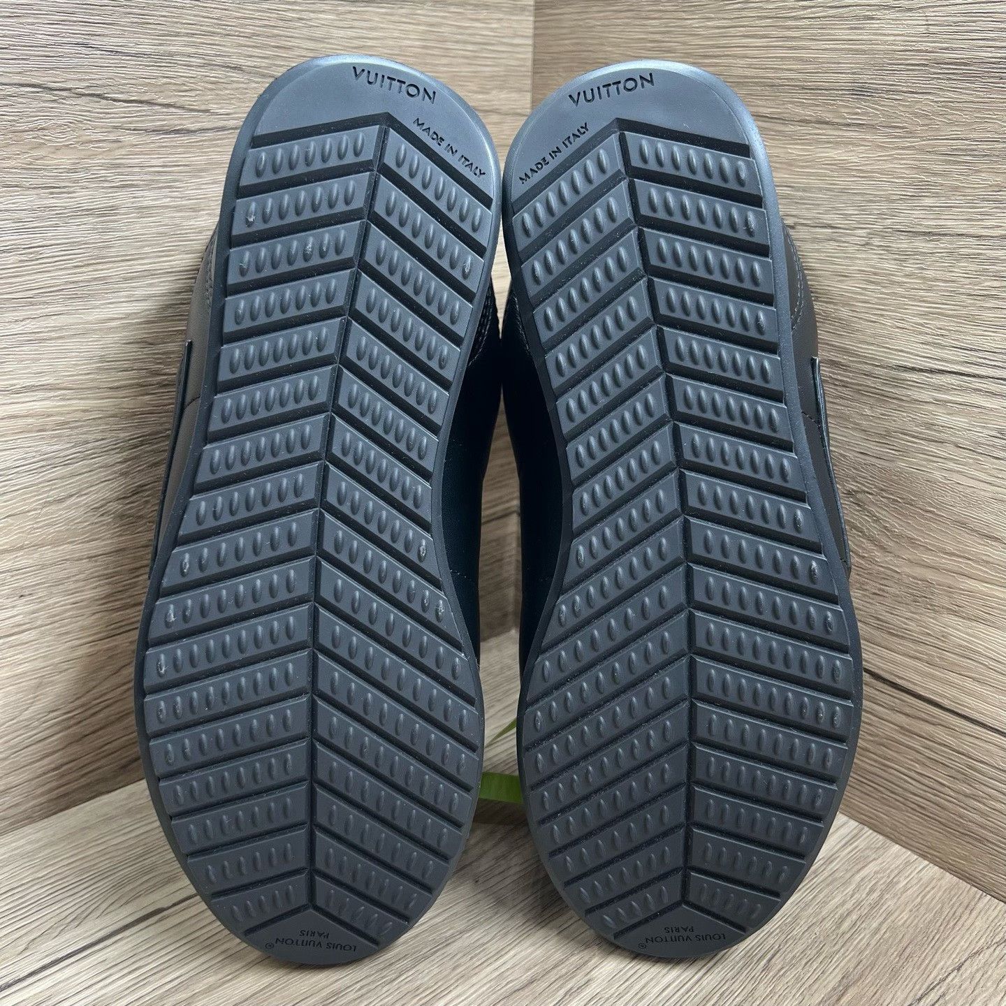 Louis Vuitton Louis Vuitton Collab Black Lowtop Sneakers 7 Men Size US 7 / EU 40 - 6 Thumbnail