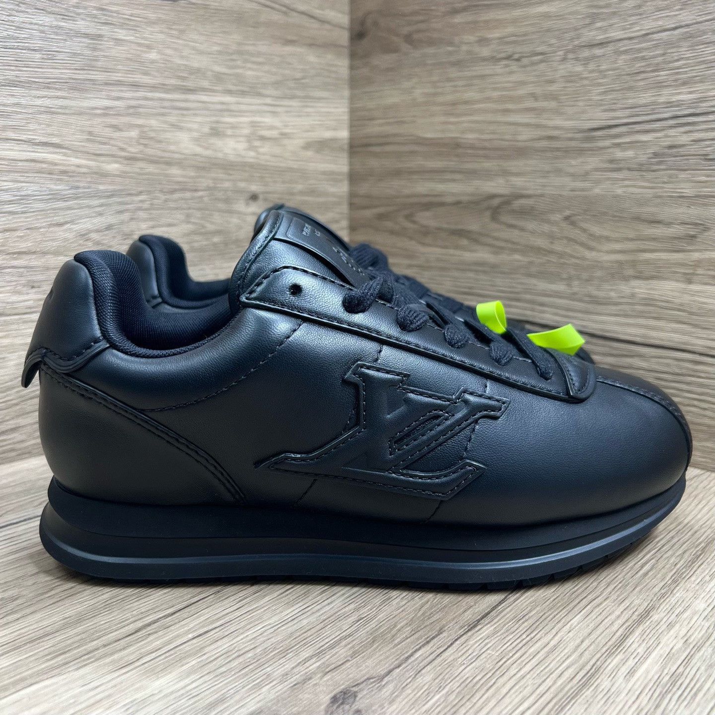 Louis Vuitton Louis Vuitton Collab Black Lowtop Sneakers 7 Men Size US 7 / EU 40 - 4 Thumbnail
