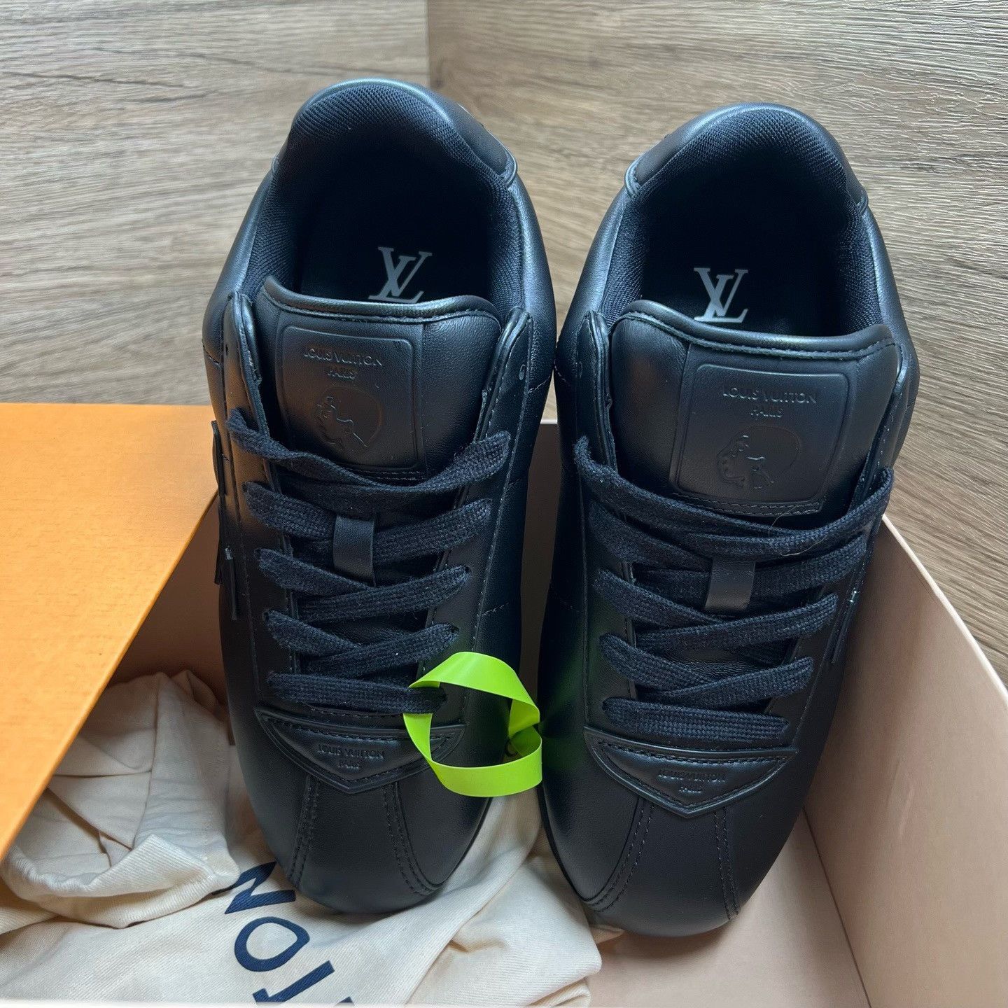 Louis Vuitton Louis Vuitton Collab Black Lowtop Sneakers 7 Men Size US 7 / EU 40 - 2 Thumbnail