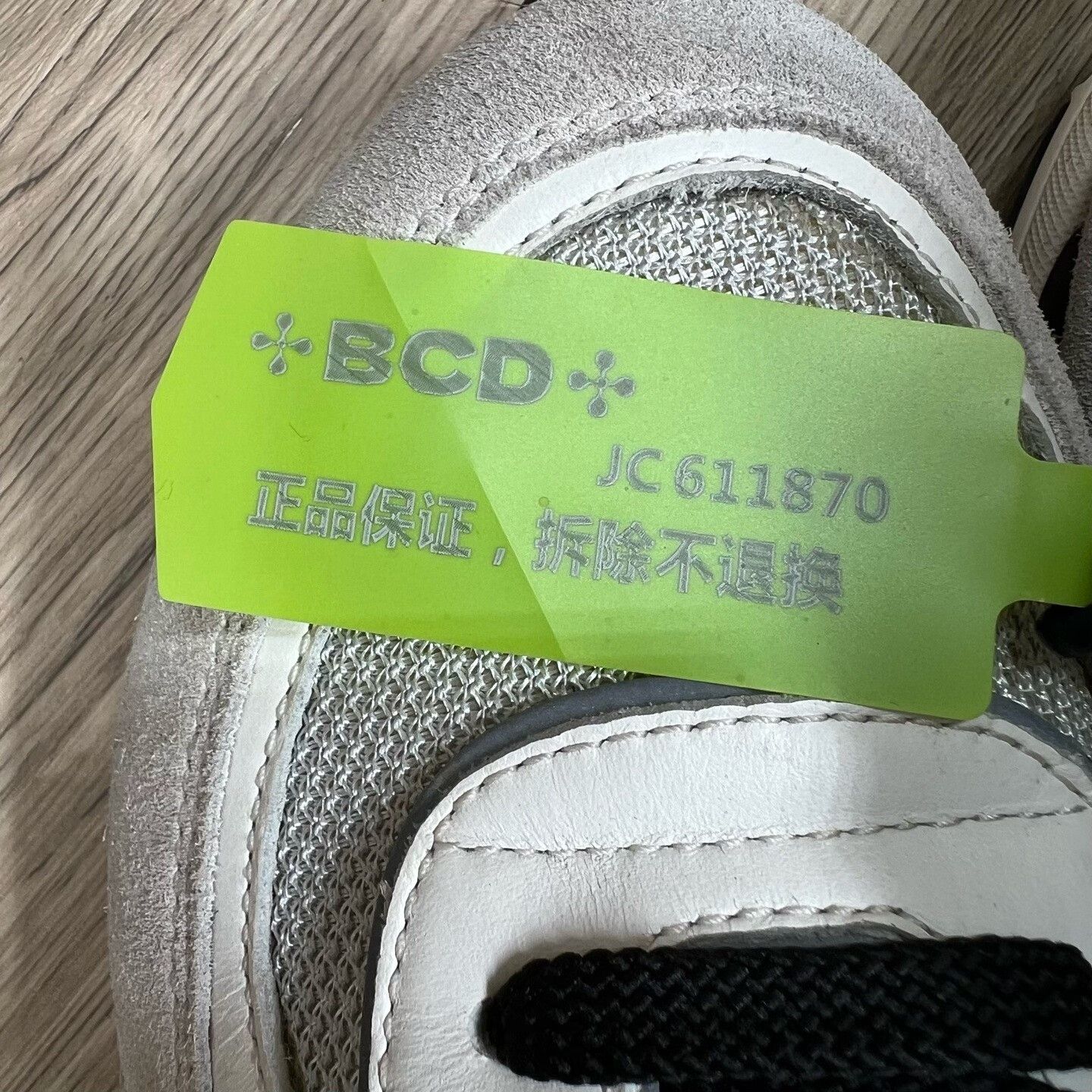 Chanel Chanel White Lowtop Sneakers us_7-5 Women Size US 7.5 / IT 37.5 - 8 Thumbnail