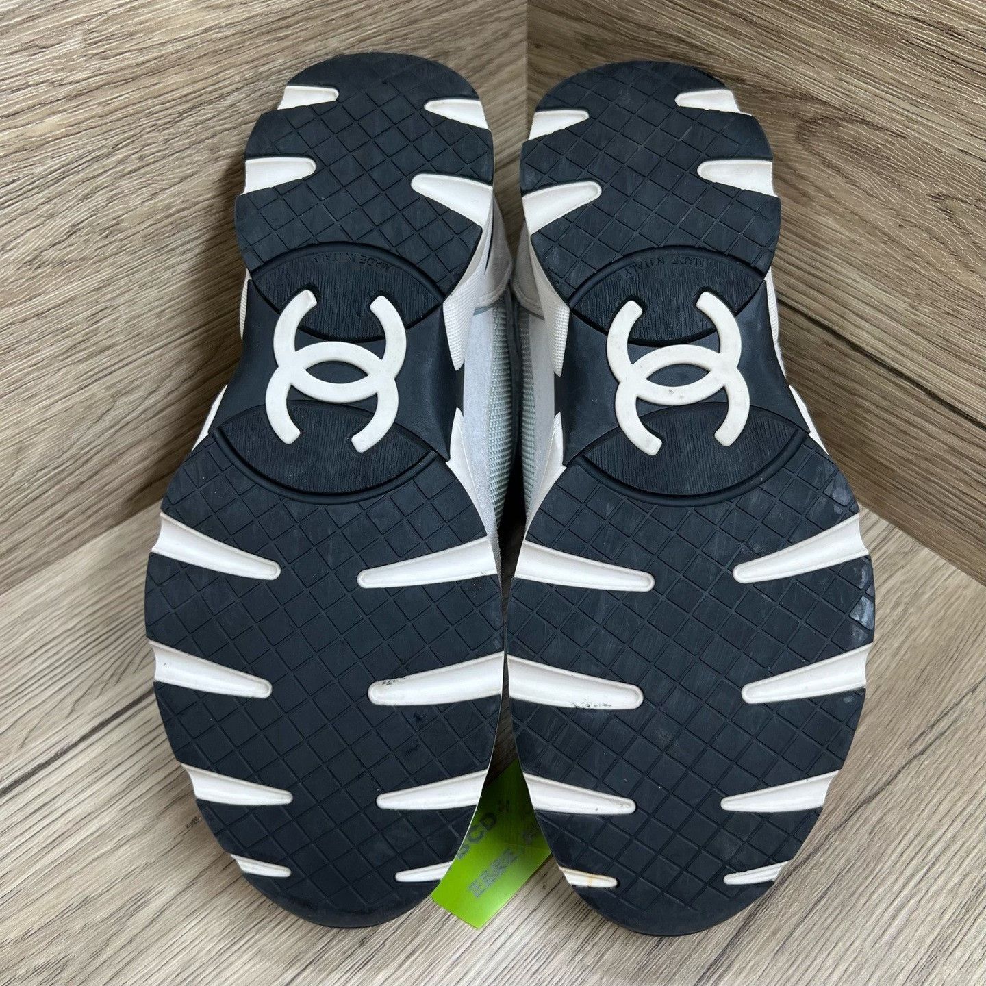 Chanel Chanel White Lowtop Sneakers us_7-5 Women Size US 7.5 / IT 37.5 - 6 Thumbnail