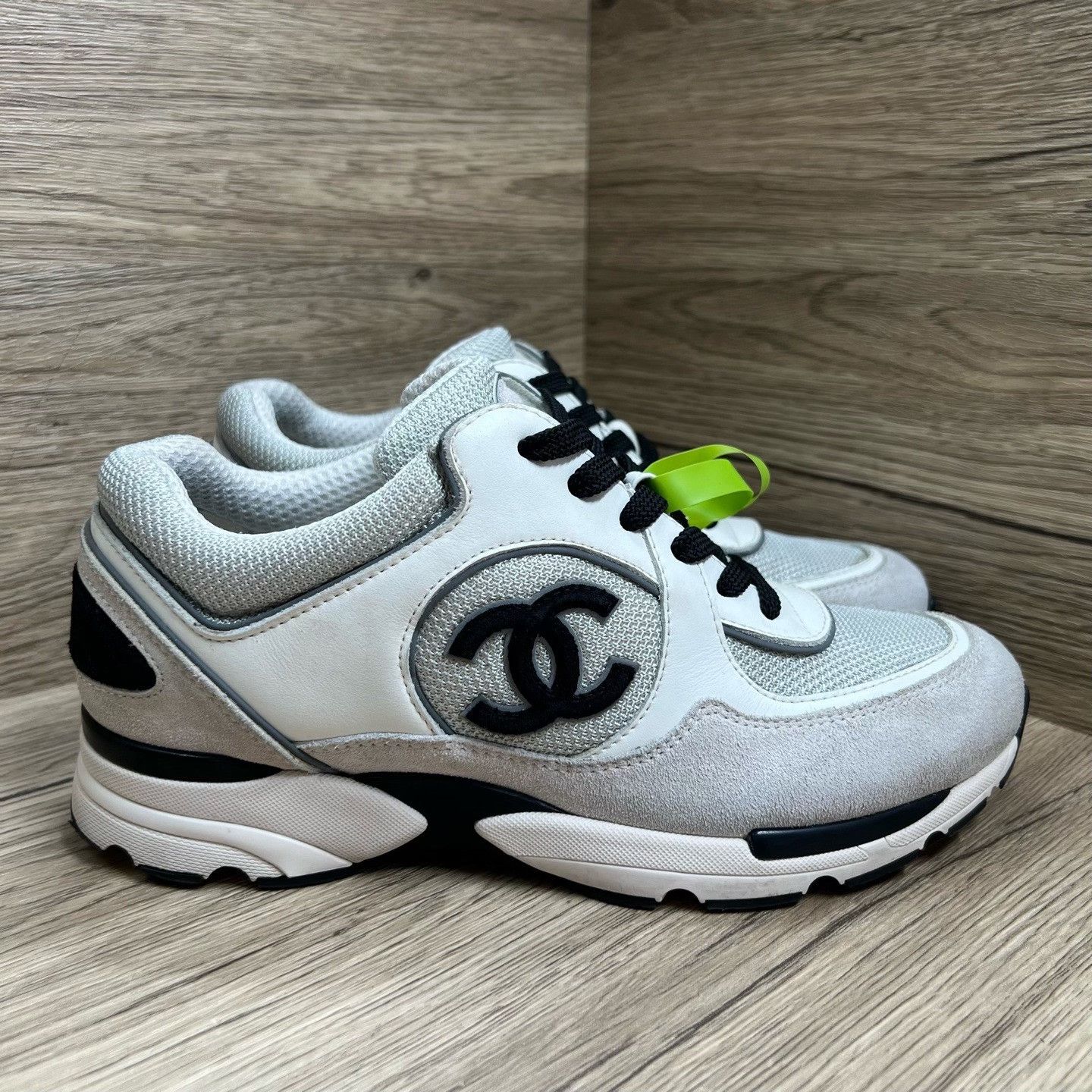 Chanel Chanel White Lowtop Sneakers us_7-5 Women Size US 7.5 / IT 37.5 - 4 Thumbnail