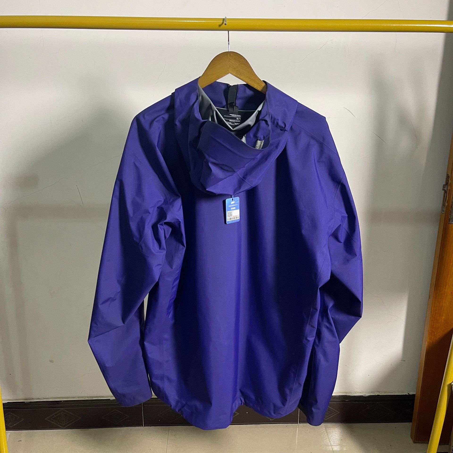 Arc'teryx Arcteryx Beta Jacket Men's Purple Size US M / EU 48-50 / 2 - 8 Thumbnail