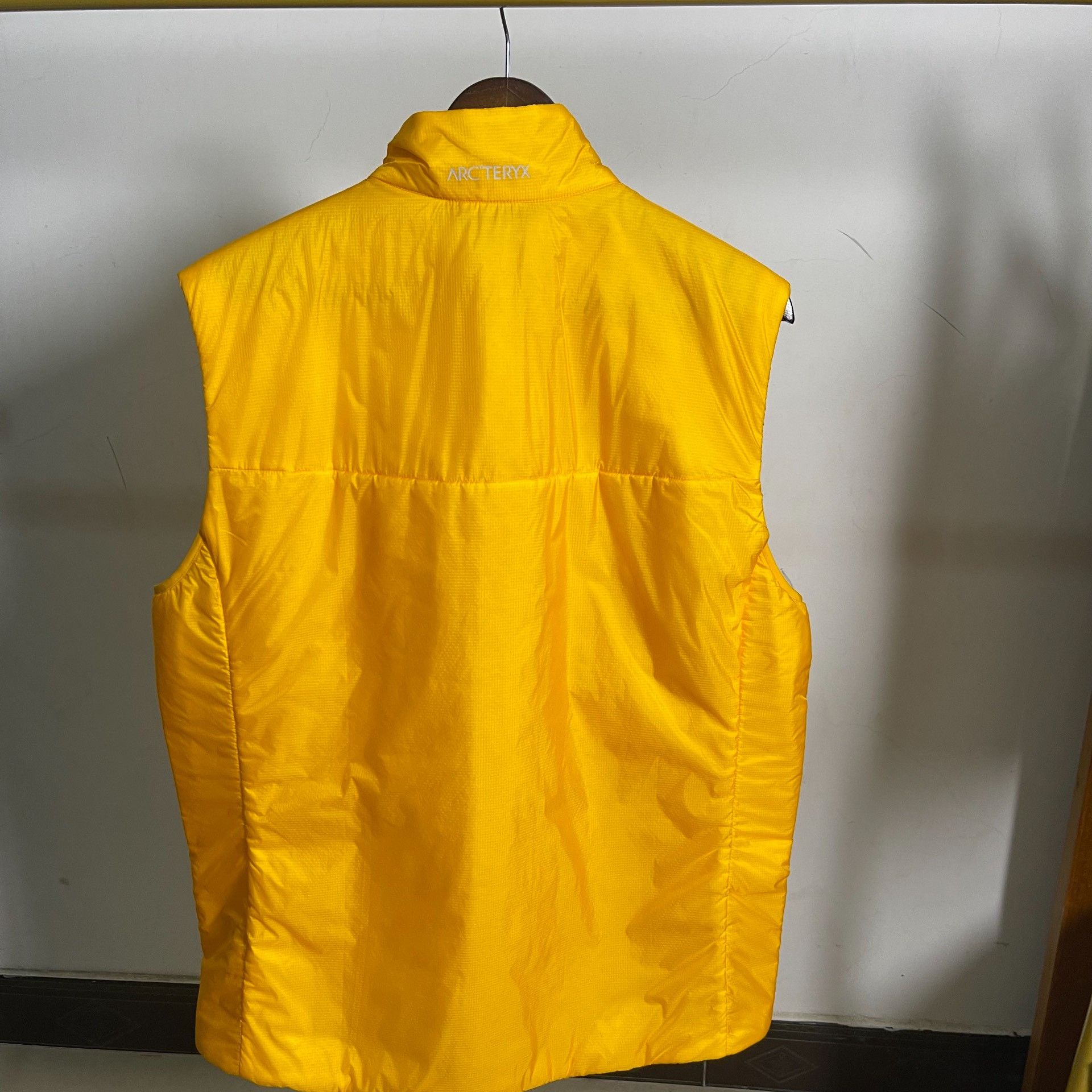 Arc'teryx Arcteryx Men's Solid High Neck Zip Vest Size US L / EU 52-54 / 3 - 7 Thumbnail