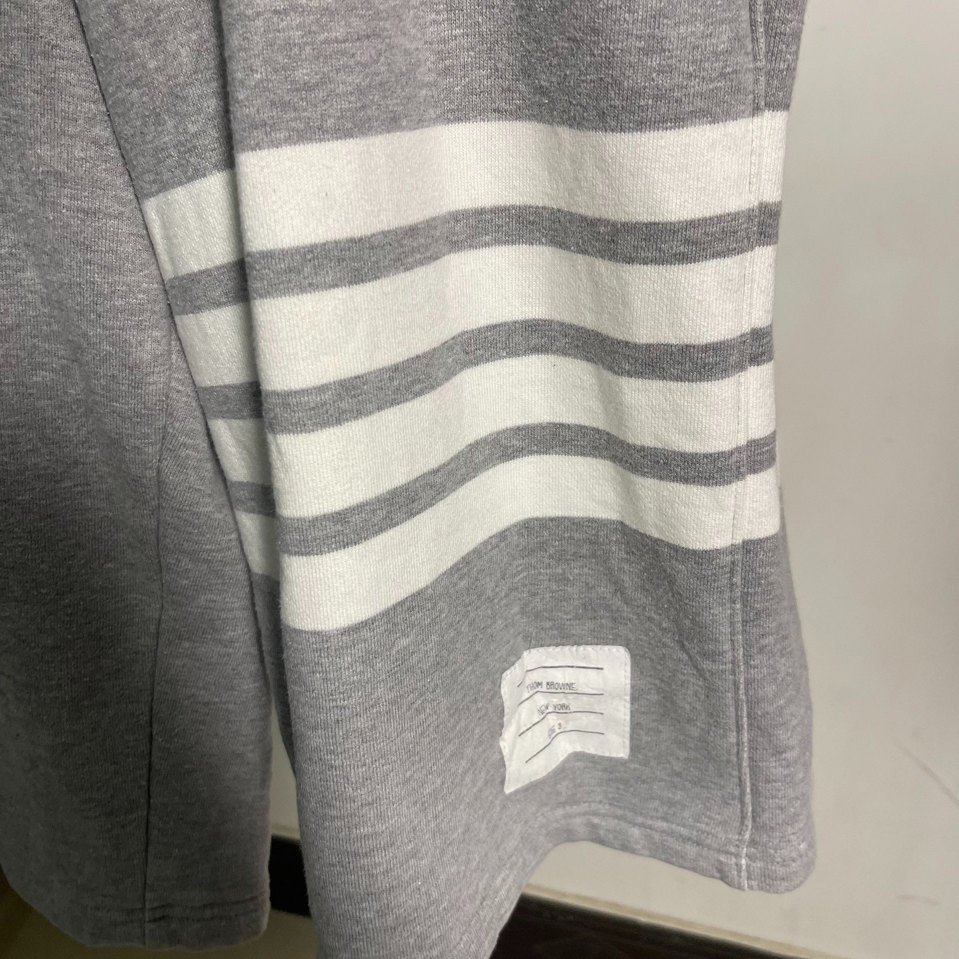 Thom Browne Thom Browne Classic Four-Stripe Shorts Size US 32 / EU 48 - 2 Thumbnail