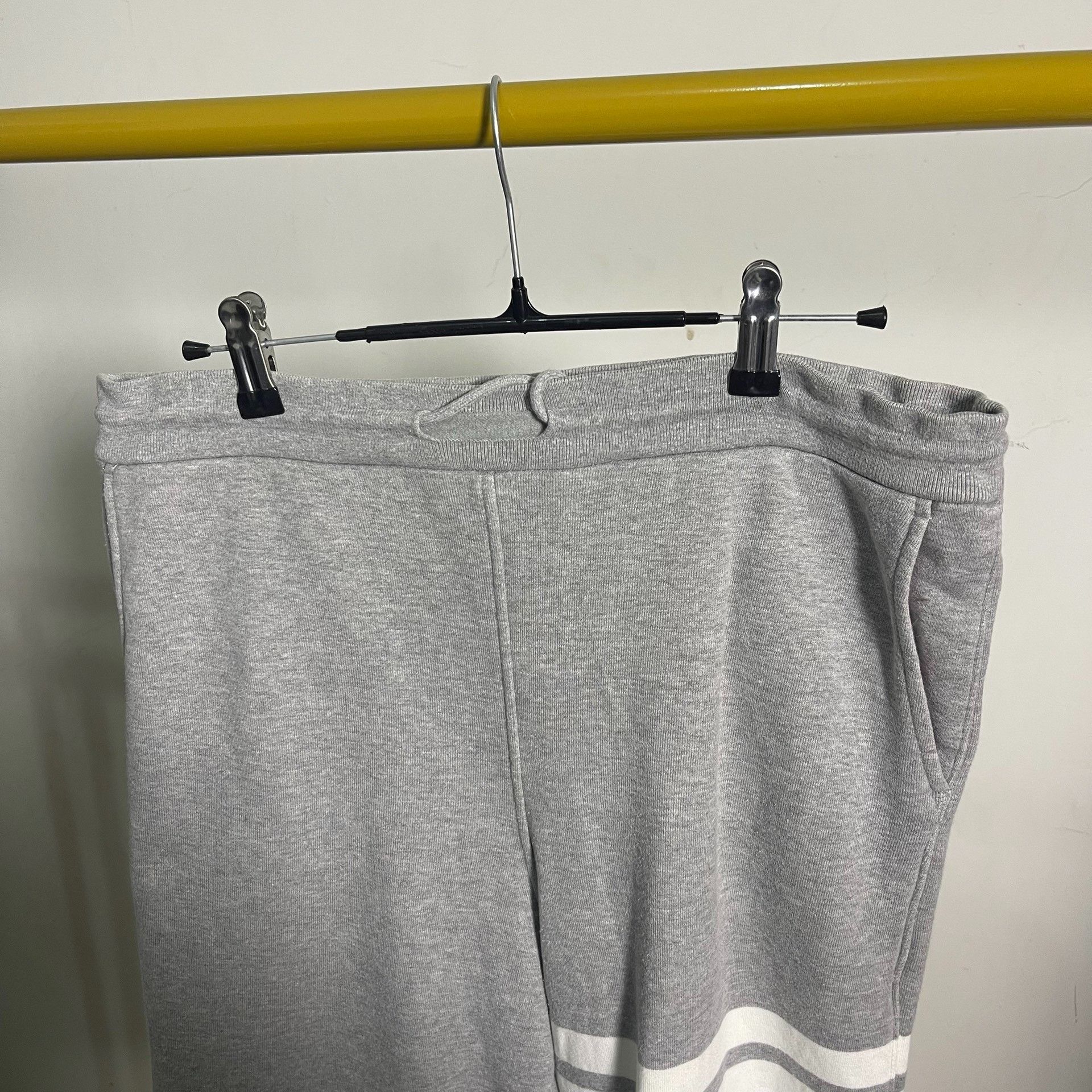 Thom Browne Thom Browne Classic Four-Stripe Shorts Size US 32 / EU 48 - 3 Thumbnail