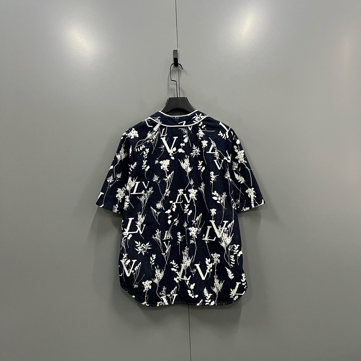 Louis Vuitton Louis Vuitton Denim Printed Shirt m Men Size US M / EU 48-50 / 2 - 2 Thumbnail