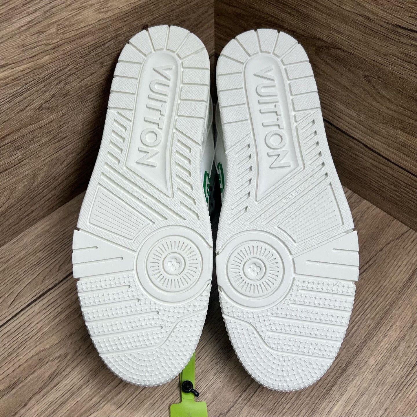 Louis Vuitton Louis Vuitton Training Green Lowtop Sneakers 8.5 Men Size US 8.5 / EU 41-42 - 7 Thumbnail