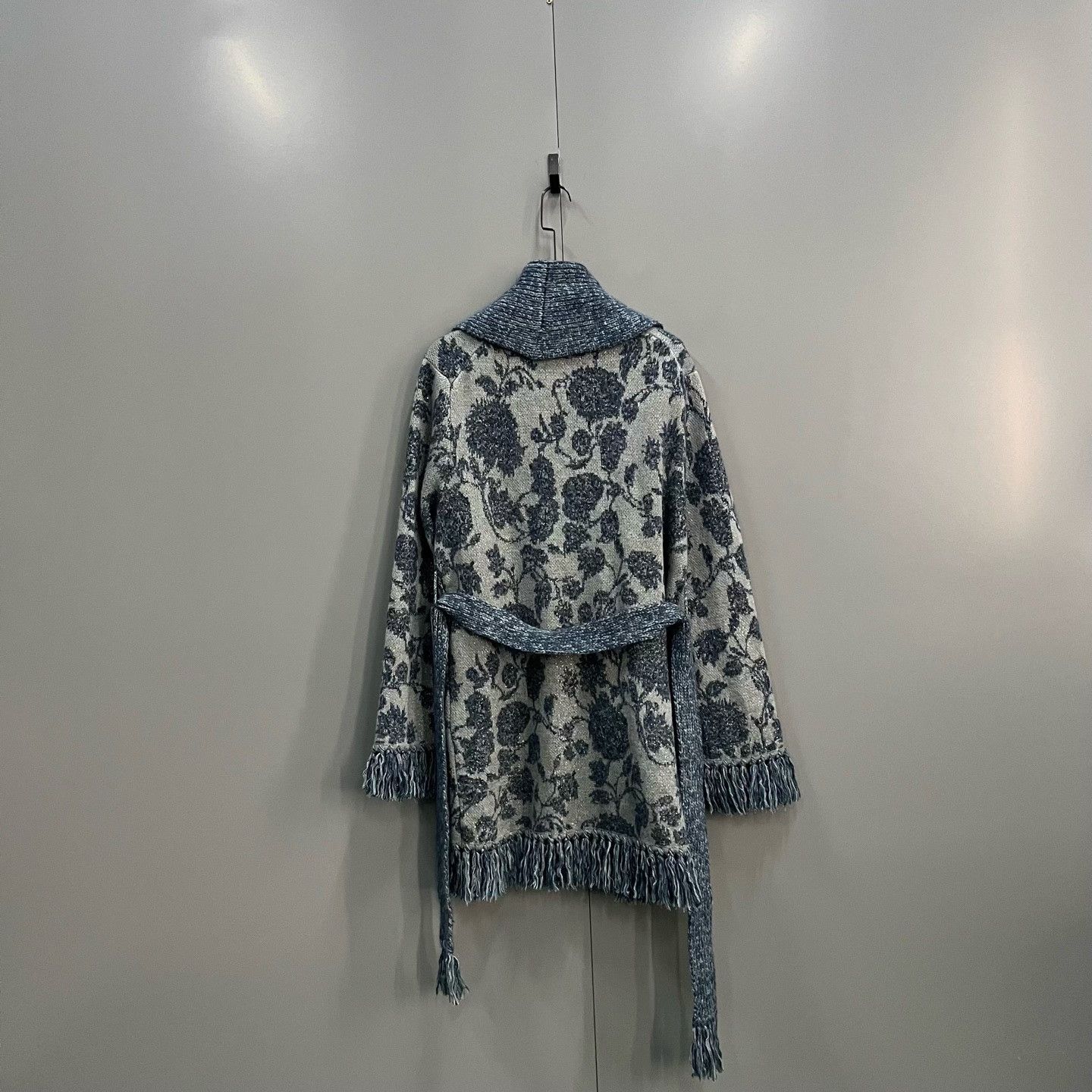 Dior Dior Floral Embroidered Blue Sweater M Women Size M / US 6-8 / IT 42-44 - 2 Thumbnail