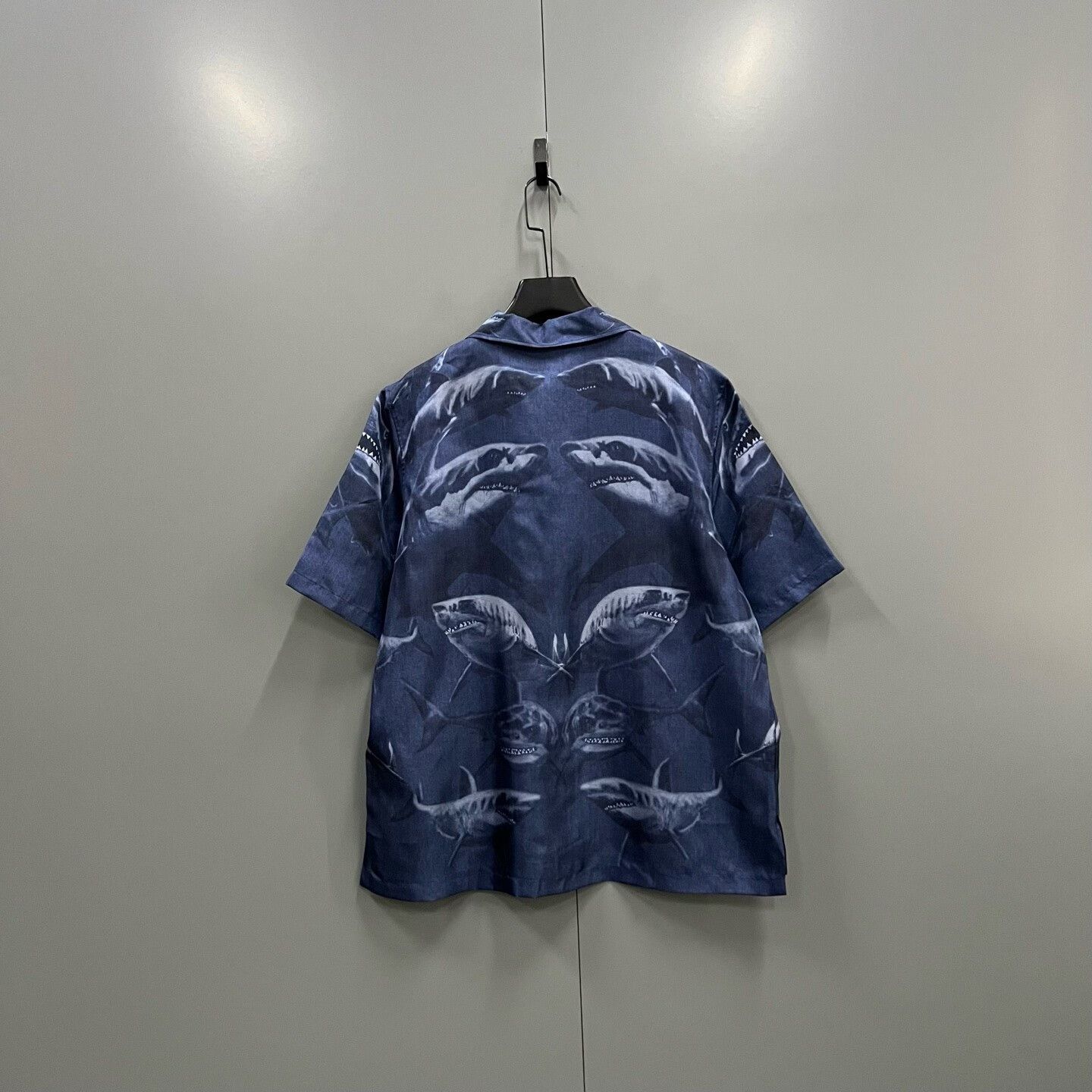 Burberry Burberry Shark Shirt m Men Size US M / EU 48-50 / 2 - 2 Thumbnail