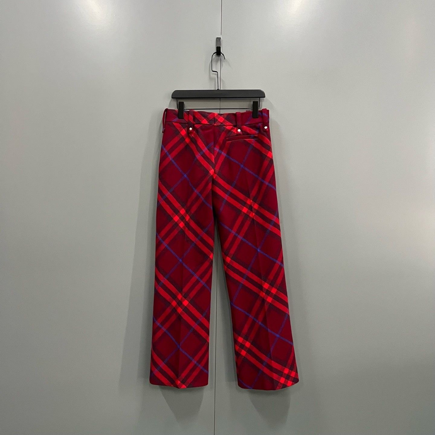 Burberry Burberry Wool Plaid Red Pants 32 Women Size 32" / US 10 / IT 46 - 2 Thumbnail