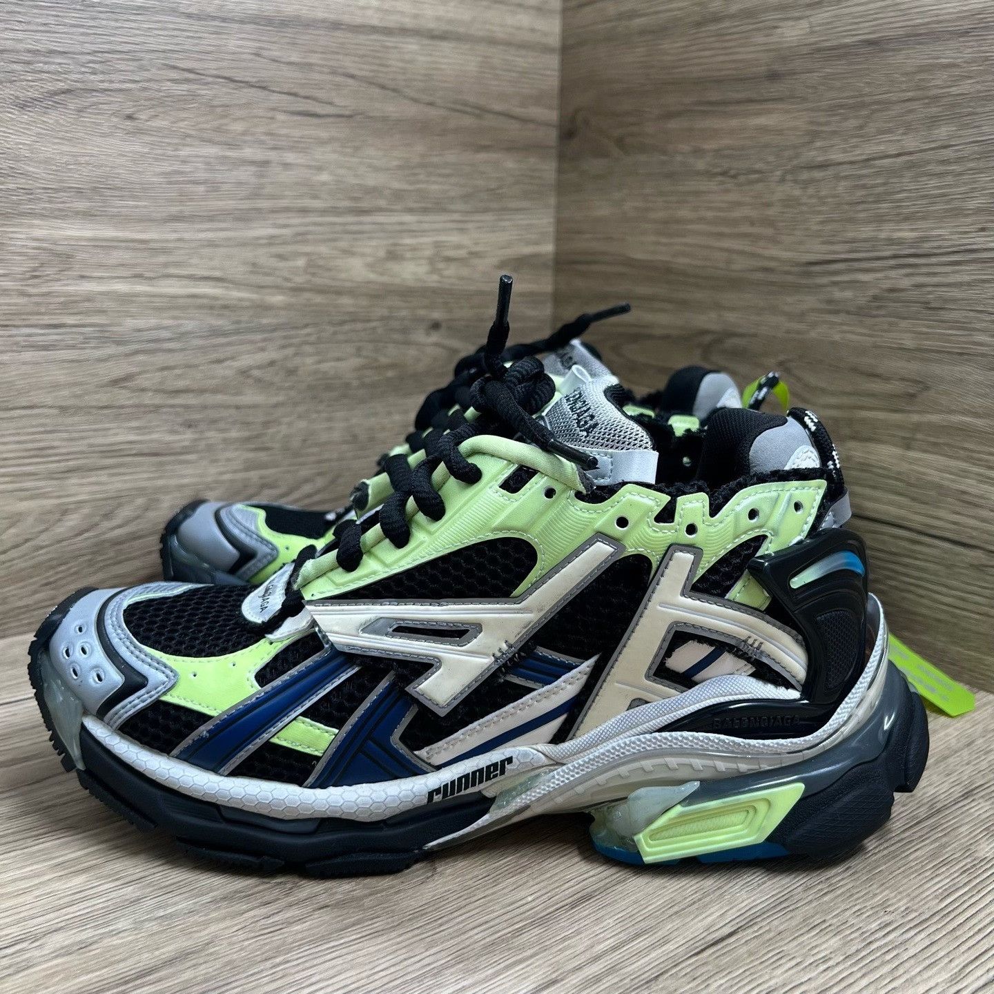 Balenciaga Balenciaga Running Green Lowtop Sneakers us_6 Women Size US 6 / IT 36 - 2 Thumbnail