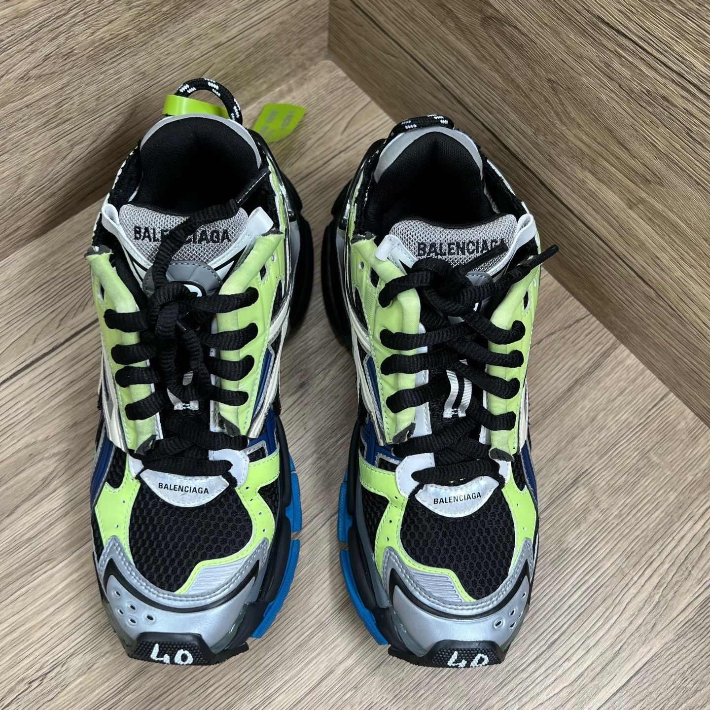 Balenciaga Balenciaga Running Green Lowtop Sneakers us_6 Women Size US 6 / IT 36 - 5 Thumbnail