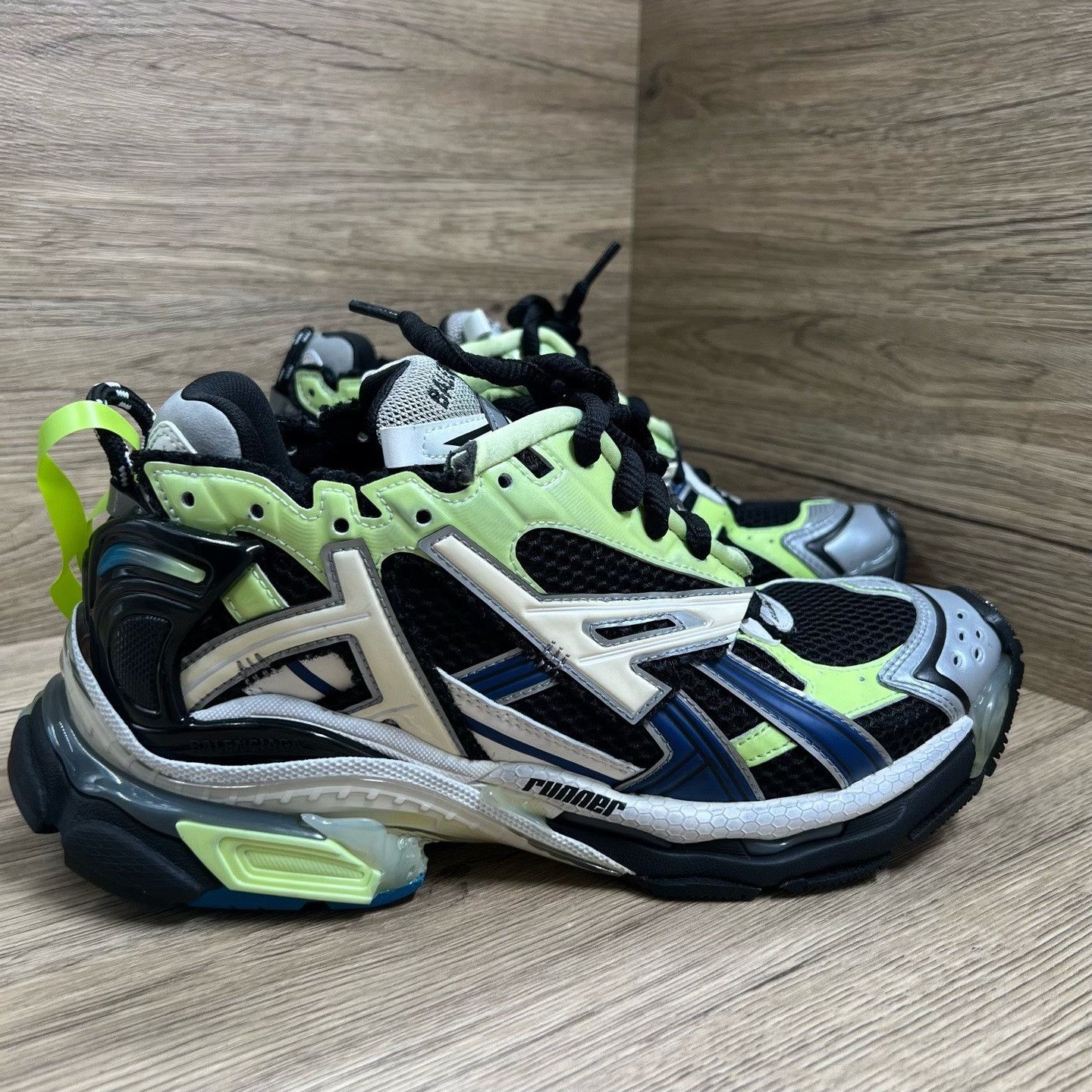 Balenciaga Balenciaga Running Green Lowtop Sneakers us_6 Women Size US 6 / IT 36 - 6 Thumbnail
