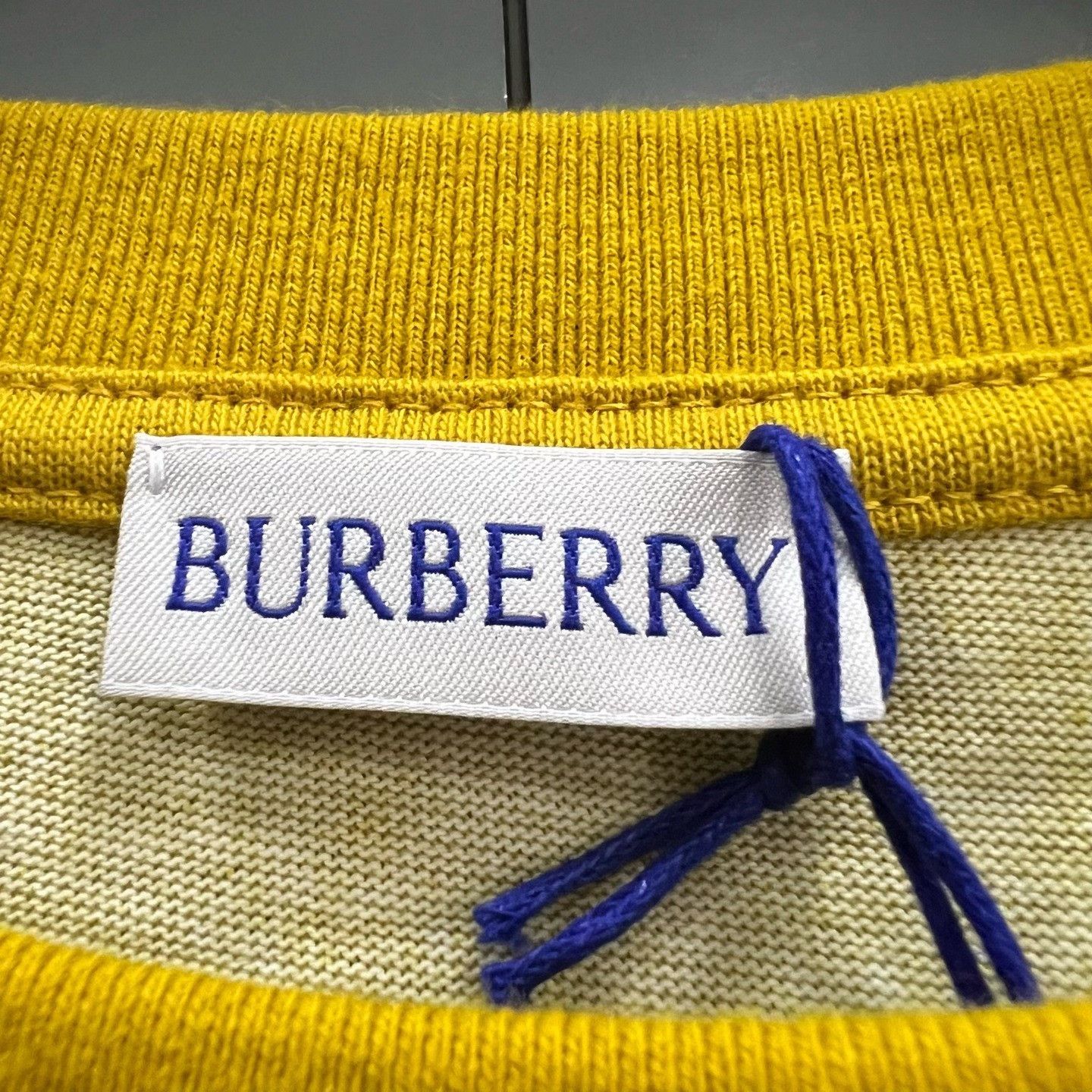 Burberry Burberry Printed Multi T-Shirt S Women Size S / US 4 / IT 40 - 4 Thumbnail