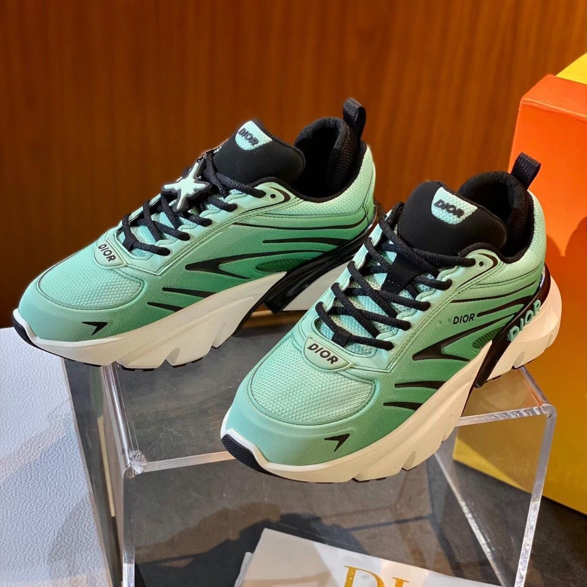 Dior Dior Collab Green Lowtop Sneakers 6 Men Size US 6 / EU 39 - 3 Thumbnail