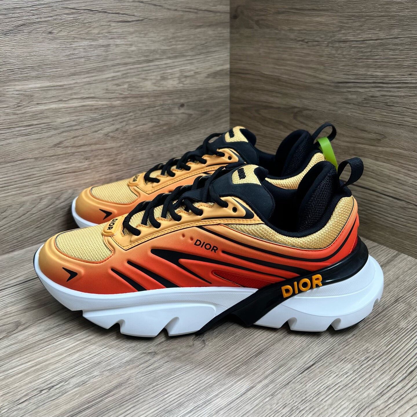 Dior Dior Collab Orange Lowtop Sneakers 6 Men Size US 6 / EU 39 - 4 Thumbnail