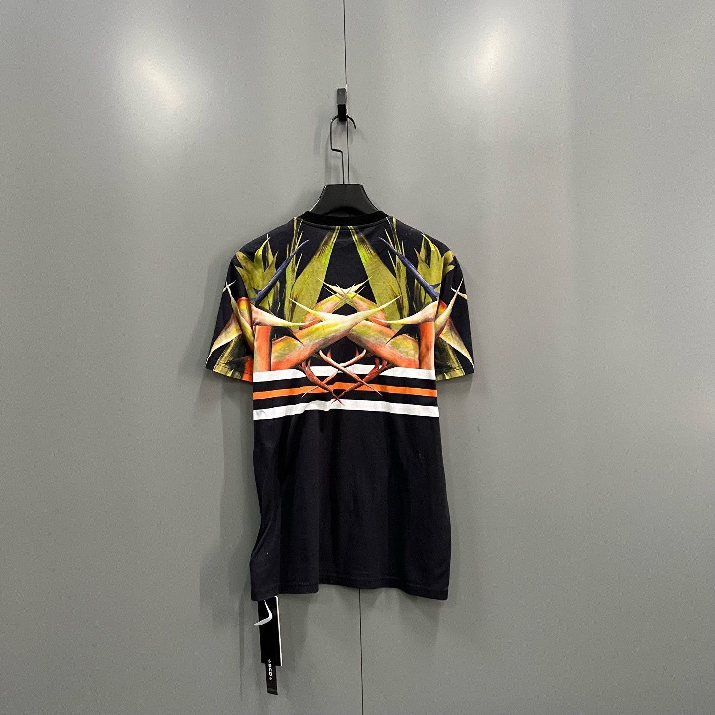 Givenchy Givenchy Printed T-Shirt m Men Size US M / EU 48-50 / 2 - 3 Thumbnail