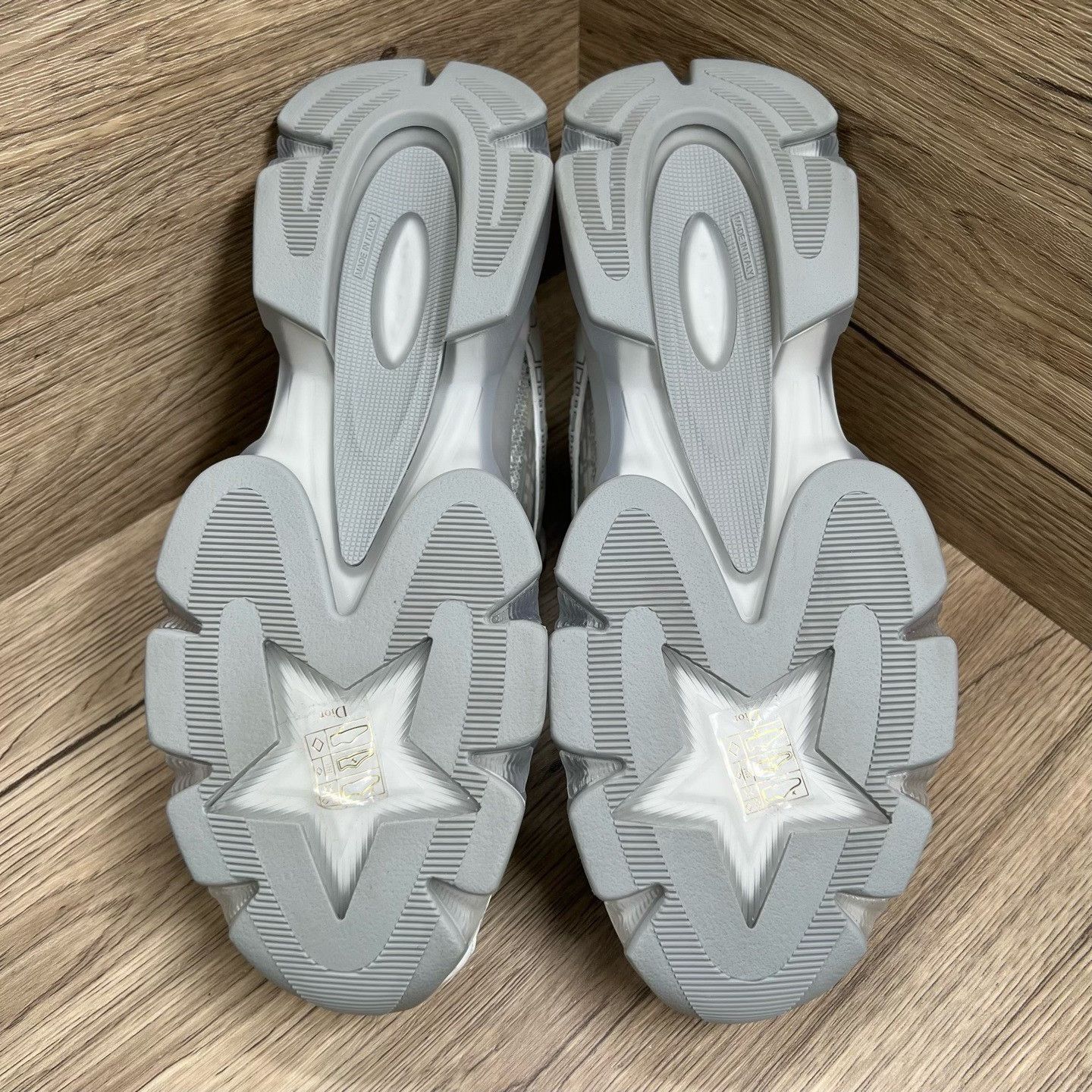 Dior Dior White Lowtop Sneakers 8 Men Size US 8 / EU 41 - 7 Thumbnail