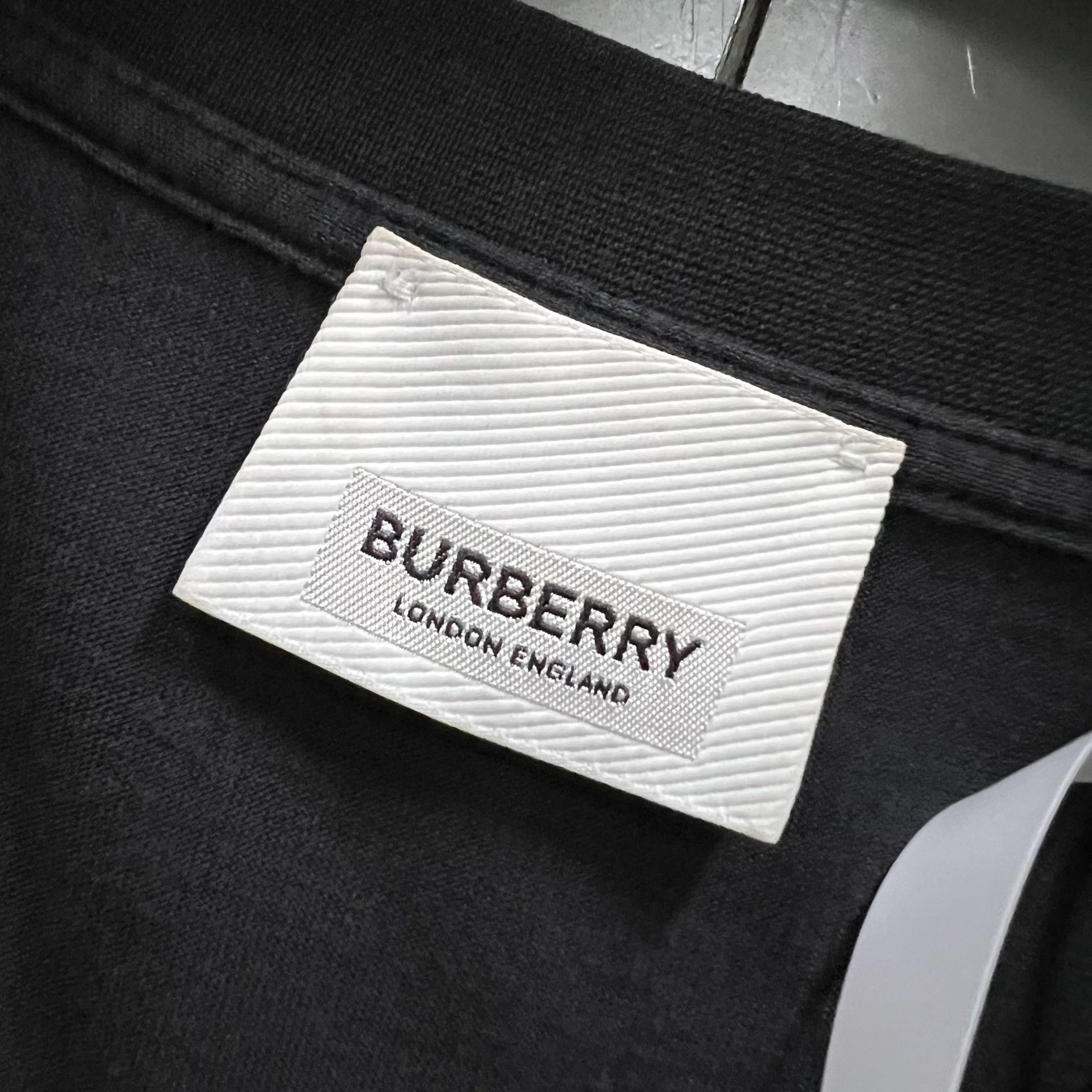 Burberry Burberry Retro Printed Black T-Shirt l Men Size US L / EU 52-54 / 3 - 4 Thumbnail