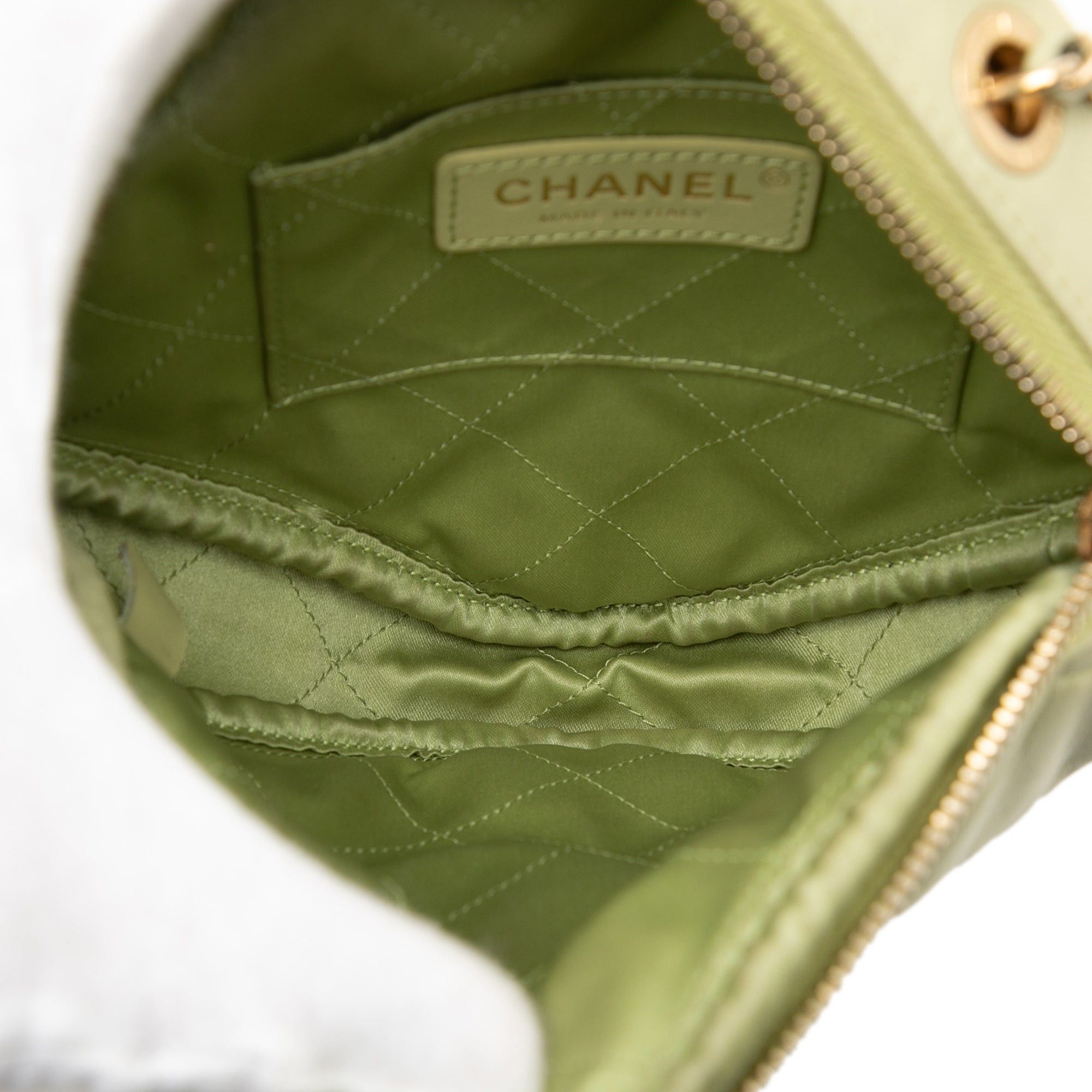 Chanel CC Quilted Lambskin Diamond Clutch with Chain Size ONE SIZE - 4 Thumbnail