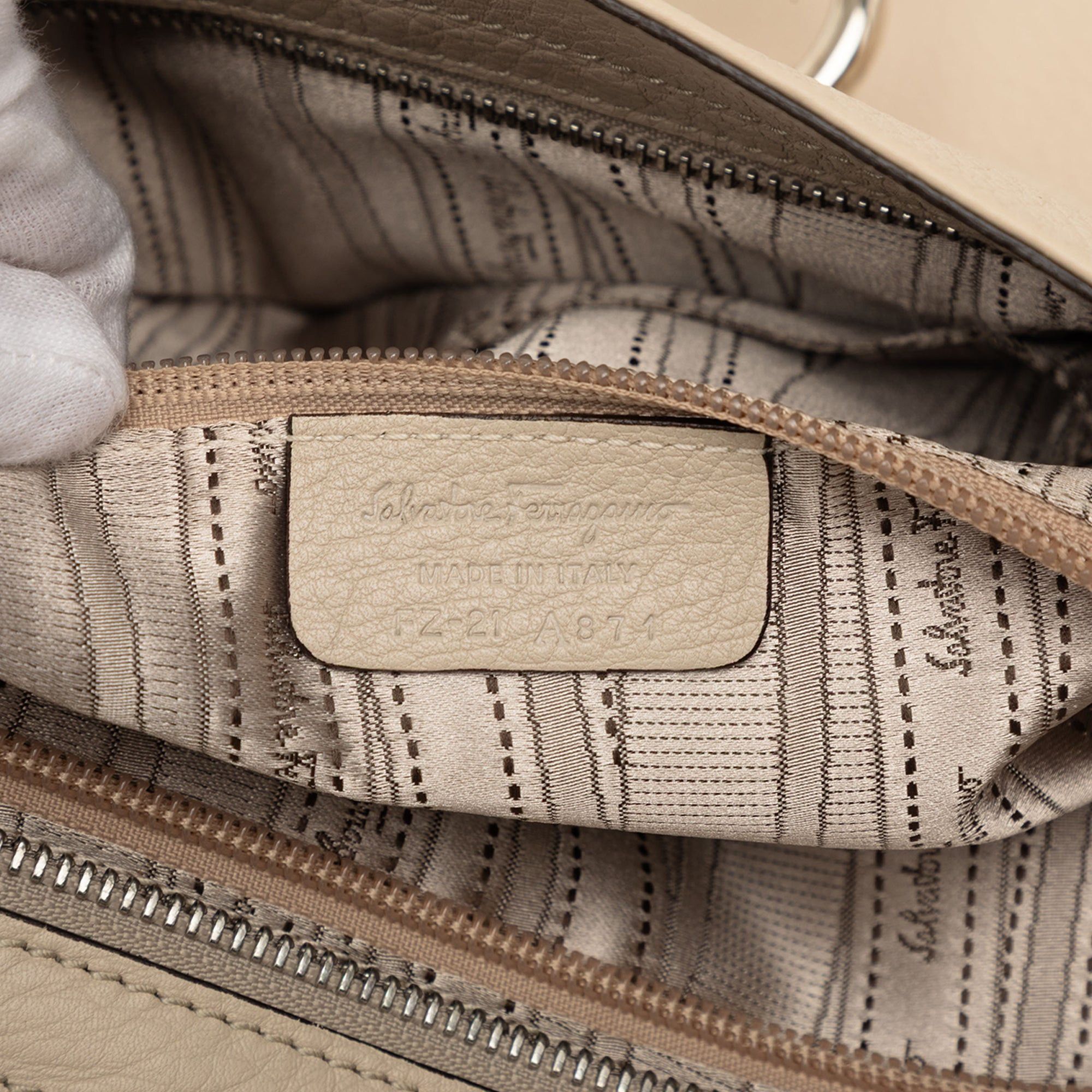 Salvatore Ferragamo Medium Leather Gancini Sofia Satchel Size ONE SIZE - 6 Thumbnail