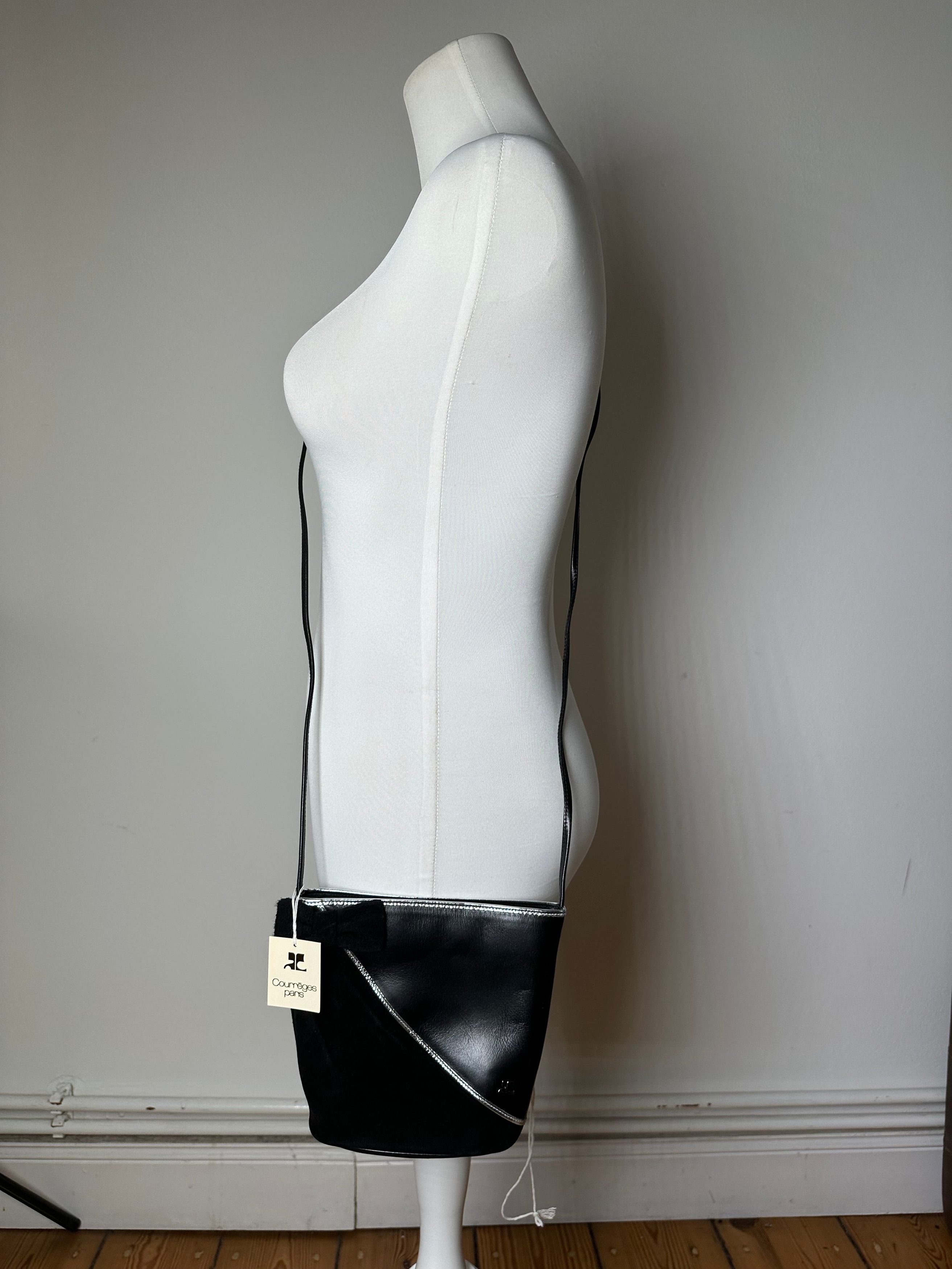 Courreges Vintage Courrèges Leather Velvet Crossbody Bag Black Silver Size ONE SIZE - 4 Thumbnail