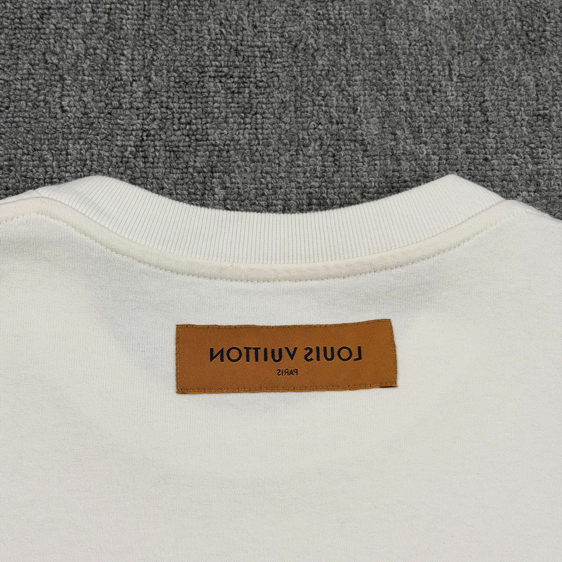 Louis Vuitton Louis Vuitton Rainbow Studio Graphic T-Shirt L Size US L / EU 52-54 / 3 - 8 Thumbnail