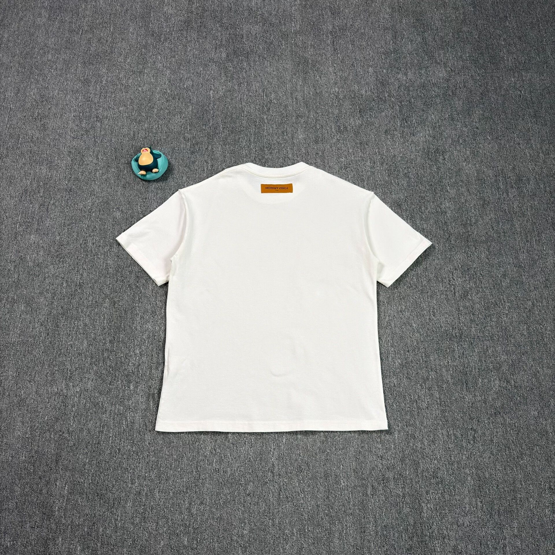 Louis Vuitton Louis Vuitton Rainbow Studio Graphic T-Shirt L Size US L / EU 52-54 / 3 - 2 Thumbnail