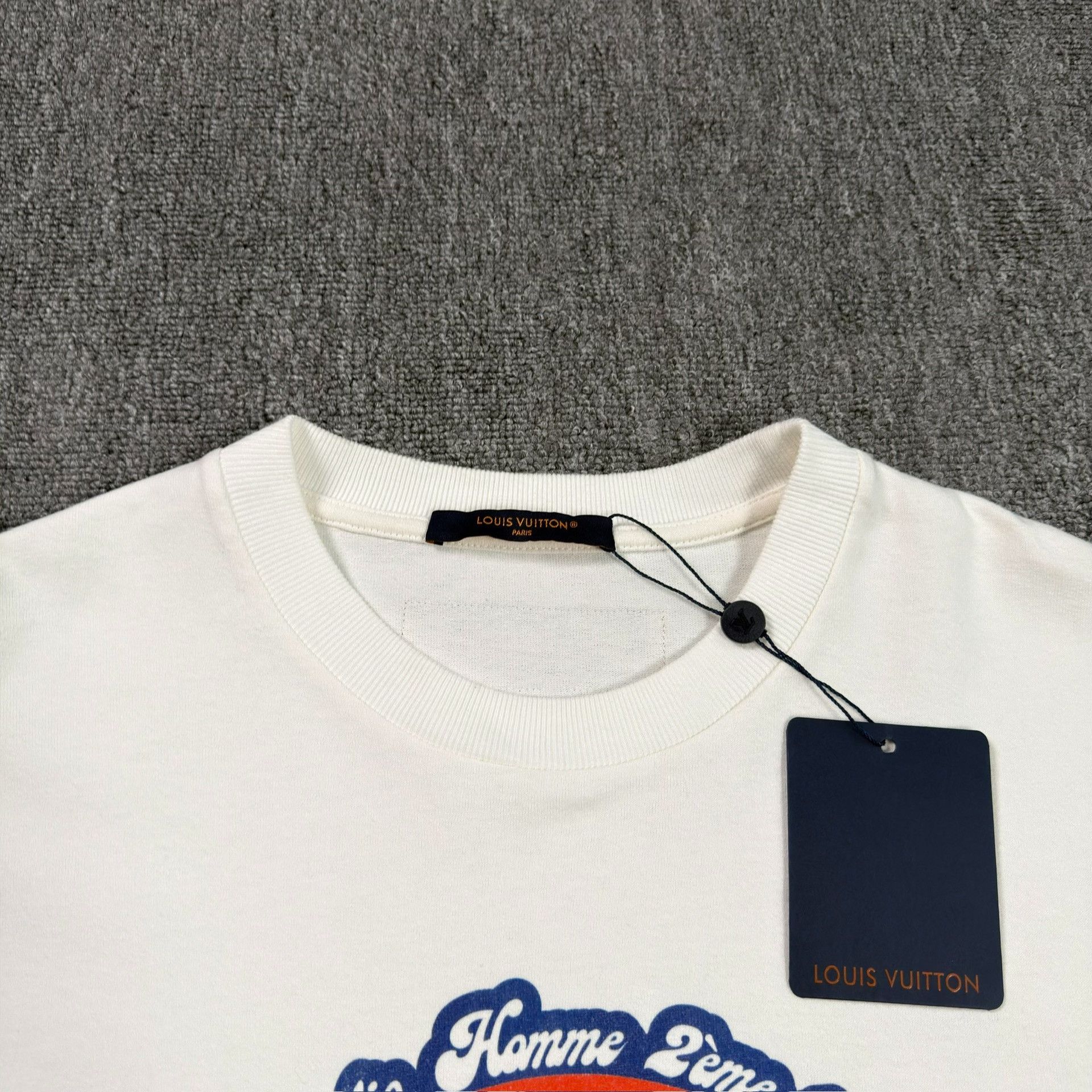 Louis Vuitton Louis Vuitton Rainbow Studio Graphic T-Shirt L Size US L / EU 52-54 / 3 - 3 Thumbnail
