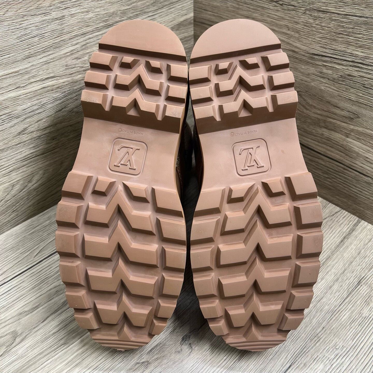 Louis Vuitton Louis Vuitton Brown Lowtop Sneakers us_10 Women Size US 10 / IT 40 - 7 Thumbnail