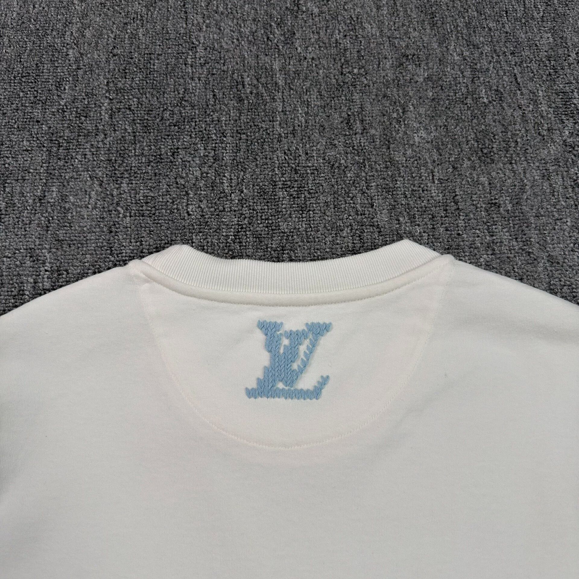 Louis Vuitton Louis Vuitton Blue Embroidered Logo T-Shirt XL Size US XL / EU 56 / 4 - 8 Thumbnail