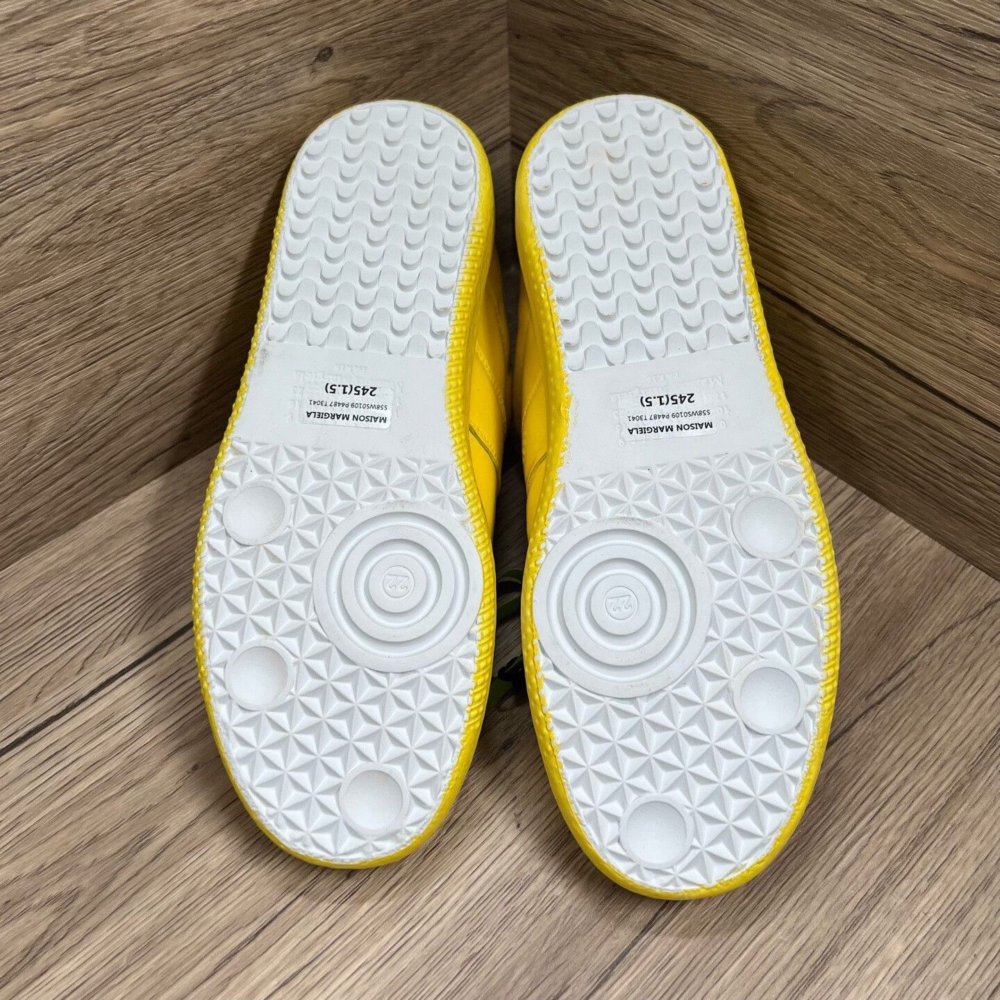 Maison Margiela Maison Margiela Yellow Lowtop Sneakers us_9 Women Size US 9 / IT 39 - 7 Thumbnail