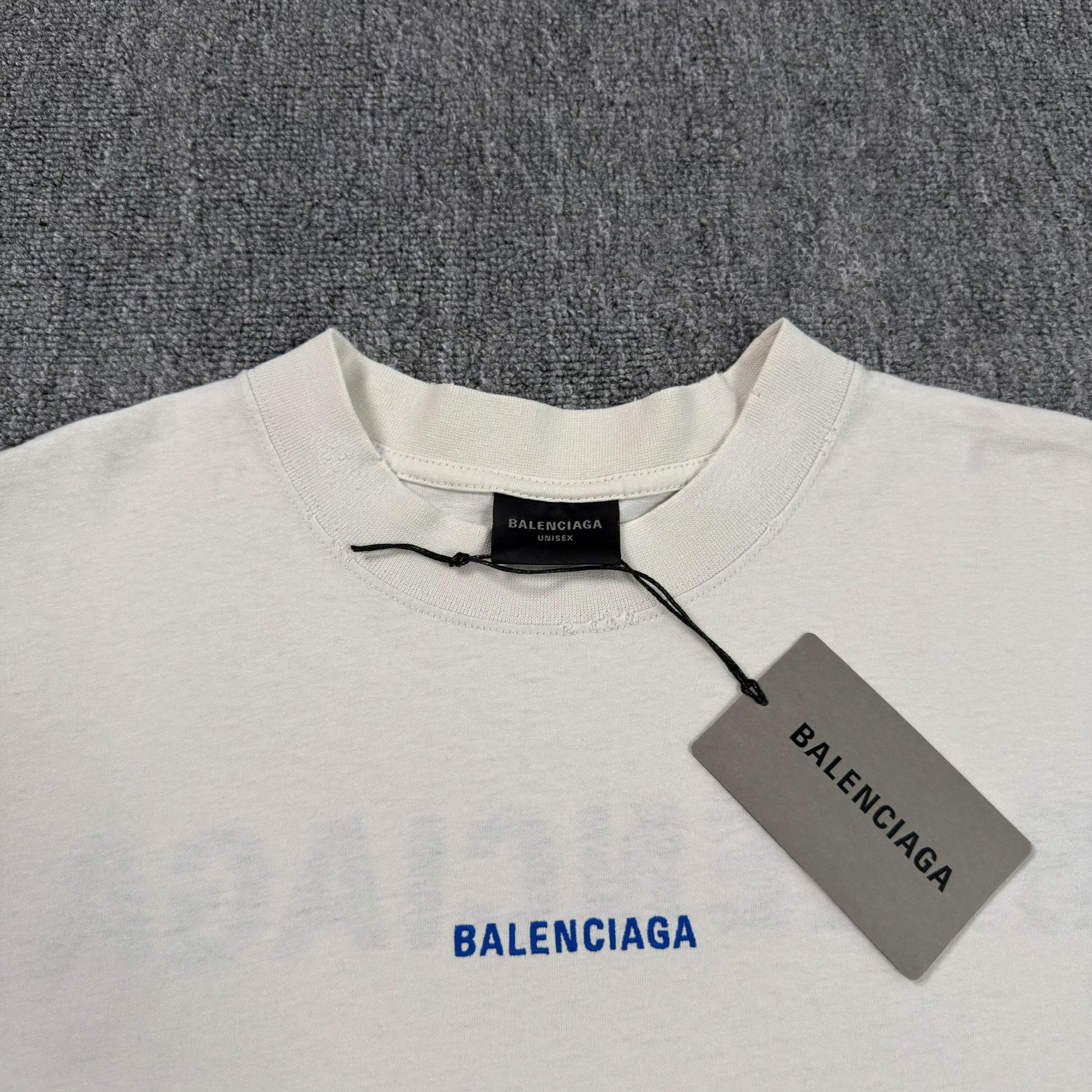 Balenciaga Balenciaga Distressed Logo T-Shirt Size XS Size US XS / EU 42 / 0 - 3 Thumbnail