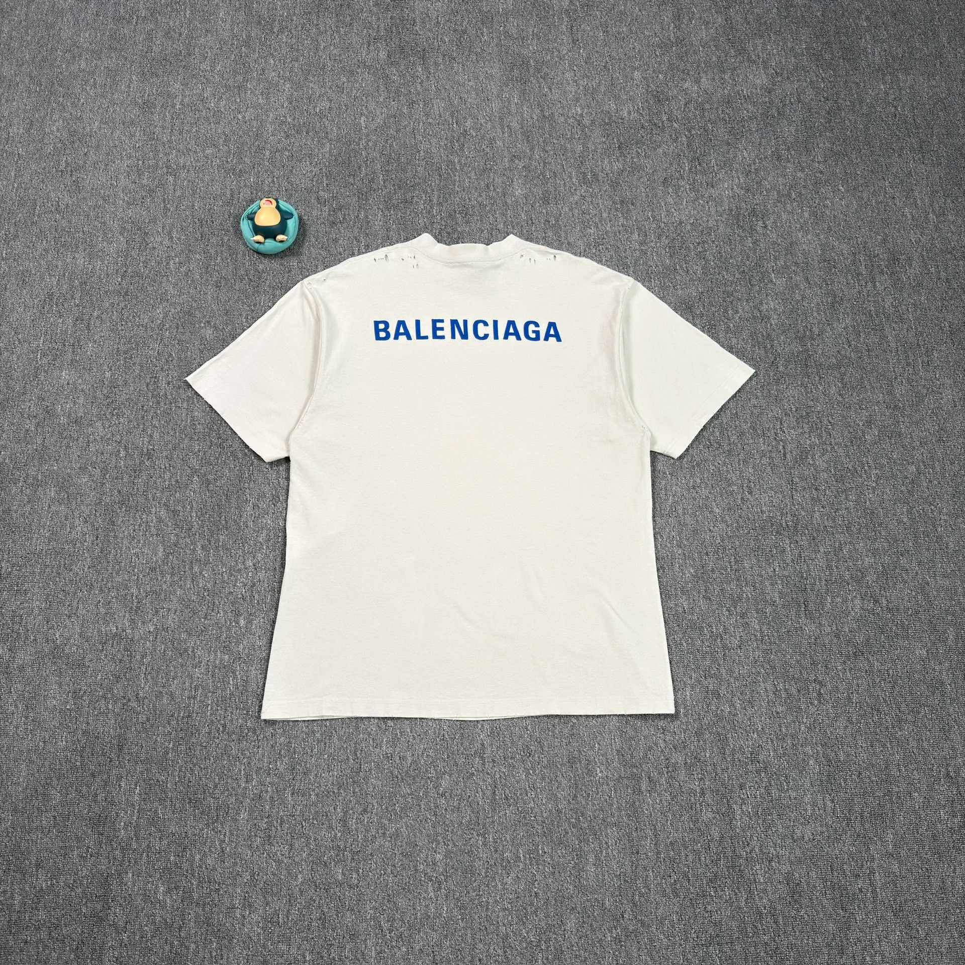 Balenciaga Balenciaga Distressed Logo T-Shirt Size XS Size US XS / EU 42 / 0 - 2 Thumbnail