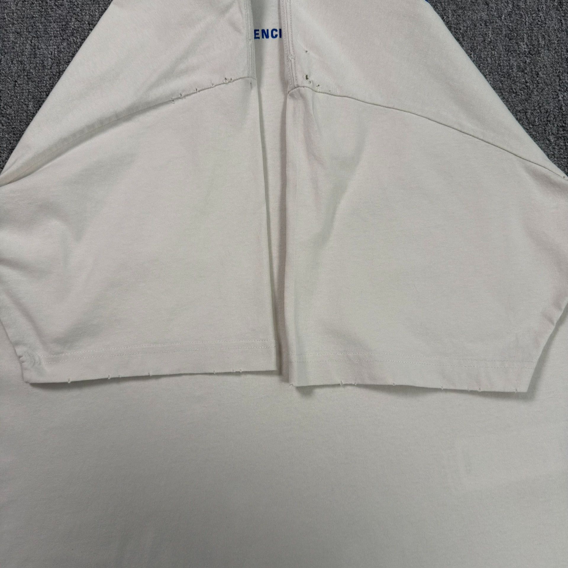 Balenciaga Balenciaga Distressed Logo T-Shirt Size XS Size US XS / EU 42 / 0 - 4 Thumbnail