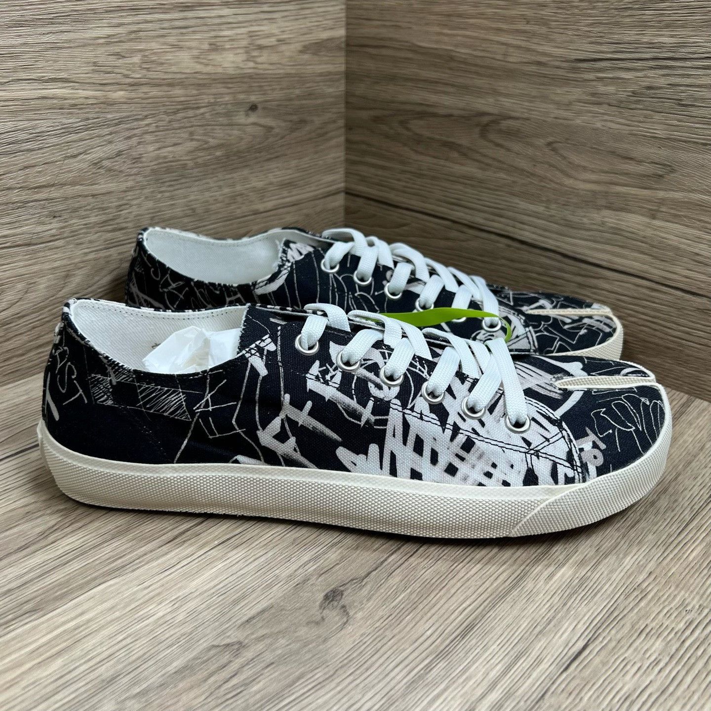 Maison Margiela Maison Margiela Black Lowtop Sneakers 8 Men Size US 8 / EU 41 - 5 Thumbnail